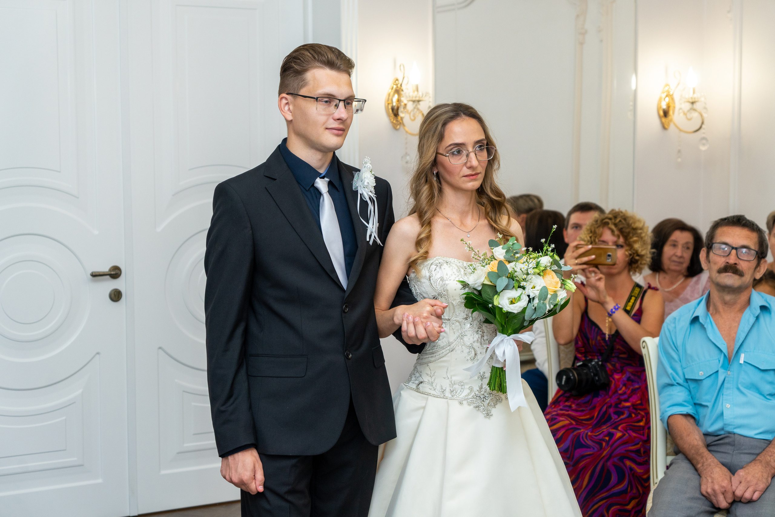 Свадебный день Сергея и Анны в фотостудии и ресторане. Фотограф в Сочи Тиунова Маргарита и Тиунов Евгений