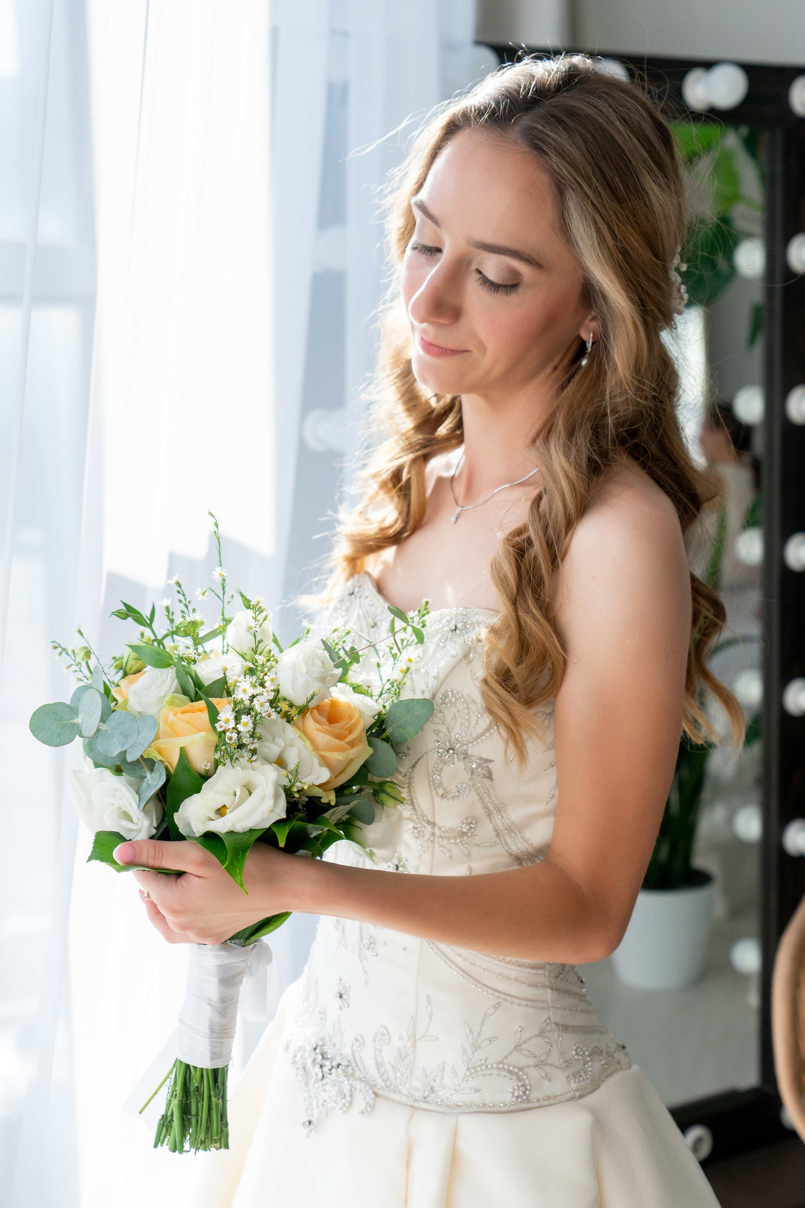 Свадебный день Сергея и Анны в фотостудии и ресторане. Фотограф в Сочи Тиунова Маргарита и Тиунов Евгений