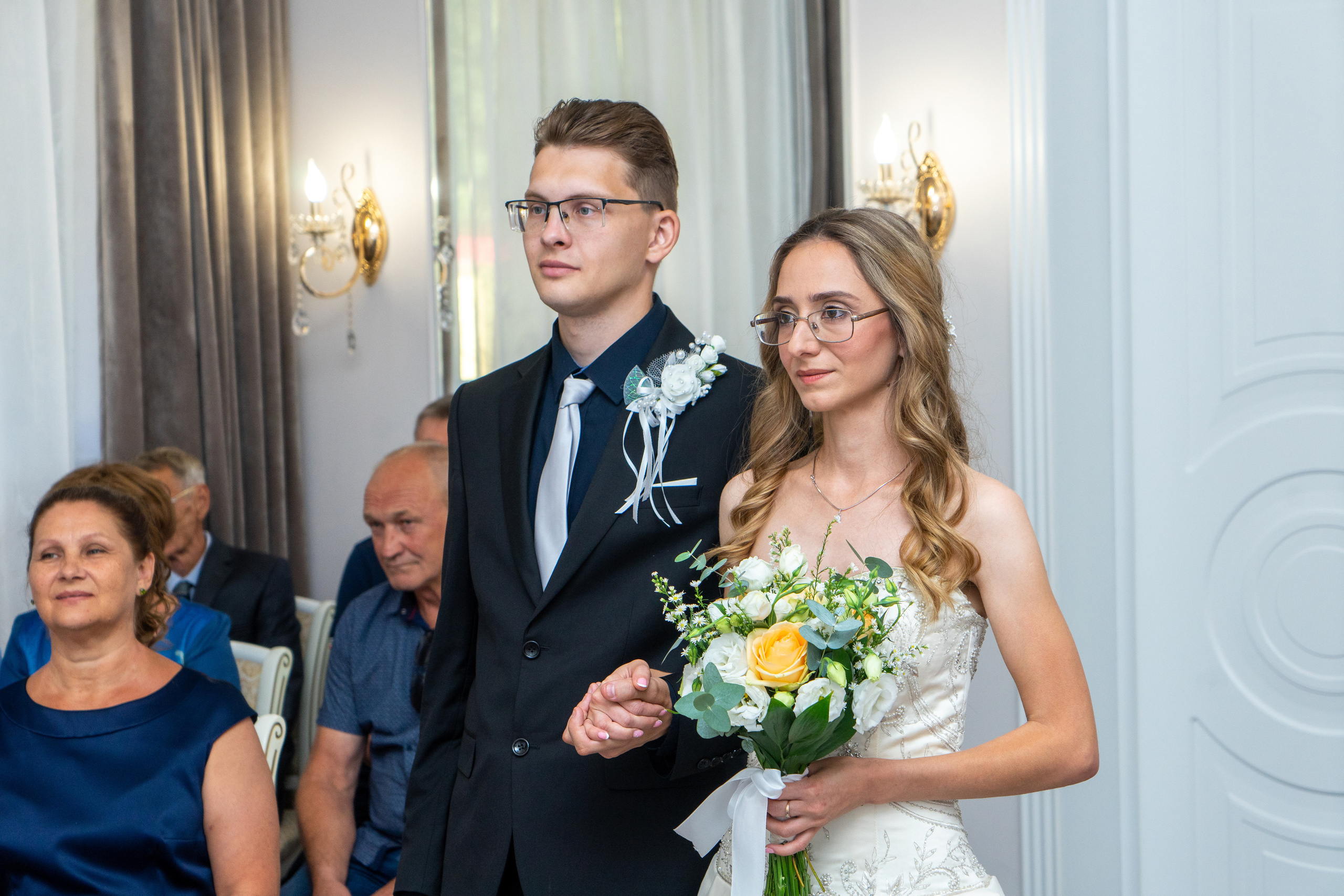 Свадебный день Сергея и Анны в фотостудии и ресторане. Фотограф в Сочи Тиунова Маргарита и Тиунов Евгений