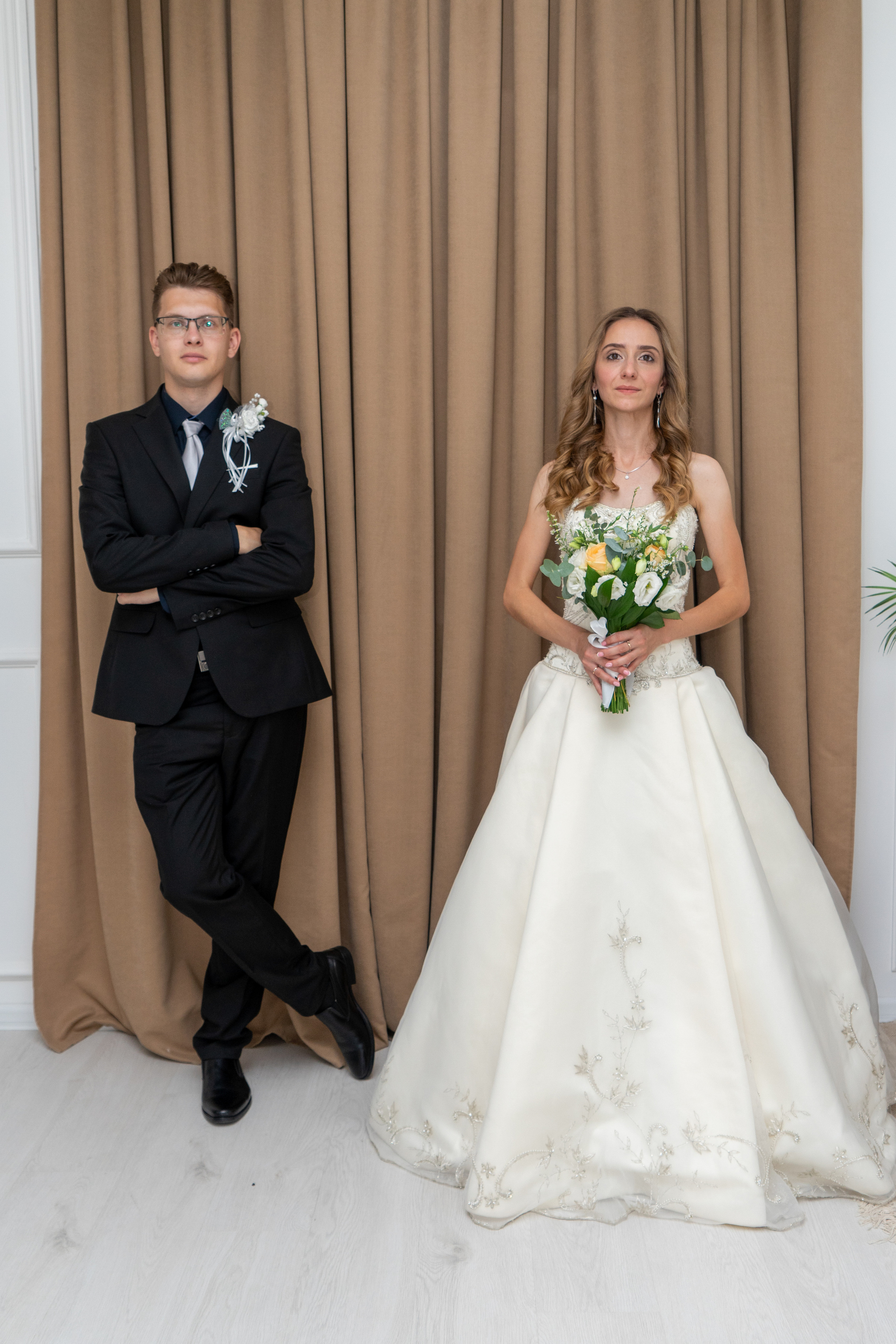 Свадебный день Сергея и Анны в фотостудии и ресторане. Фотограф в Сочи Тиунова Маргарита и Тиунов Евгений