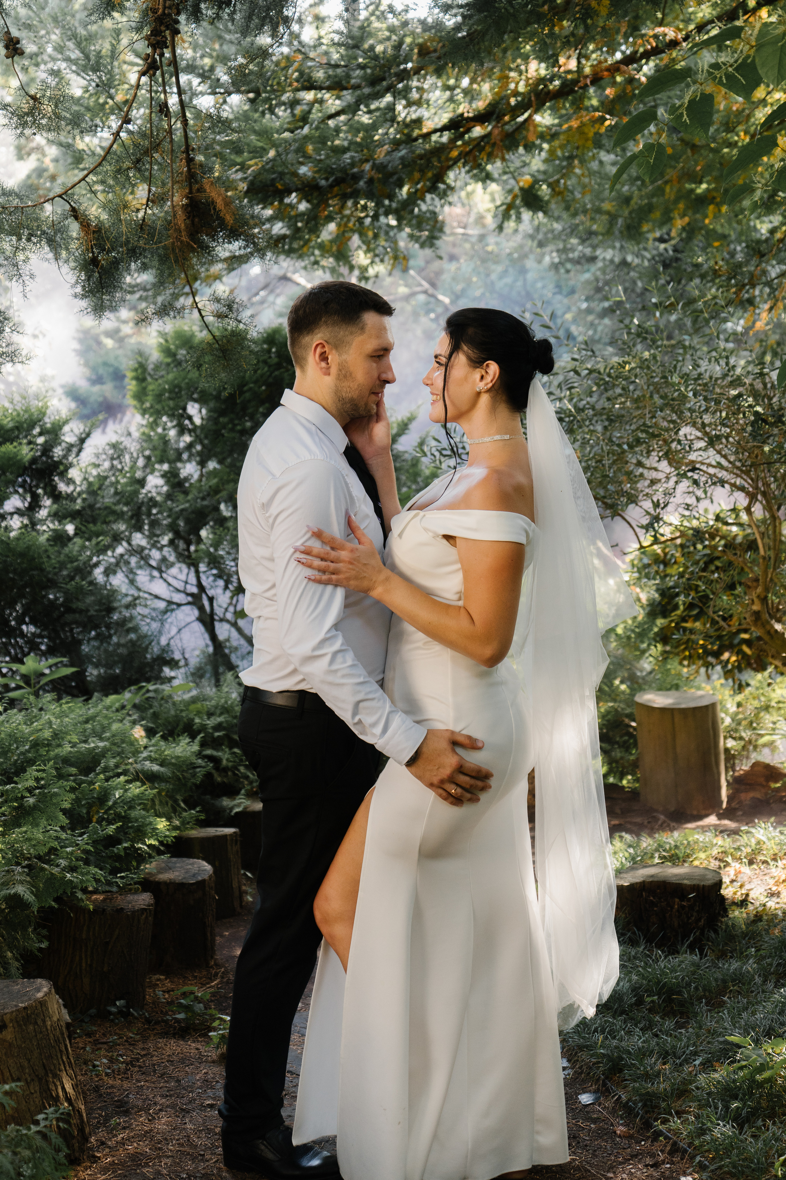 Свадьба Артема и Виктории в ЗАГСе города Сочи и прогулка. Фотограф в Сочи Тиунова Маргарита и Тиунов Евгений