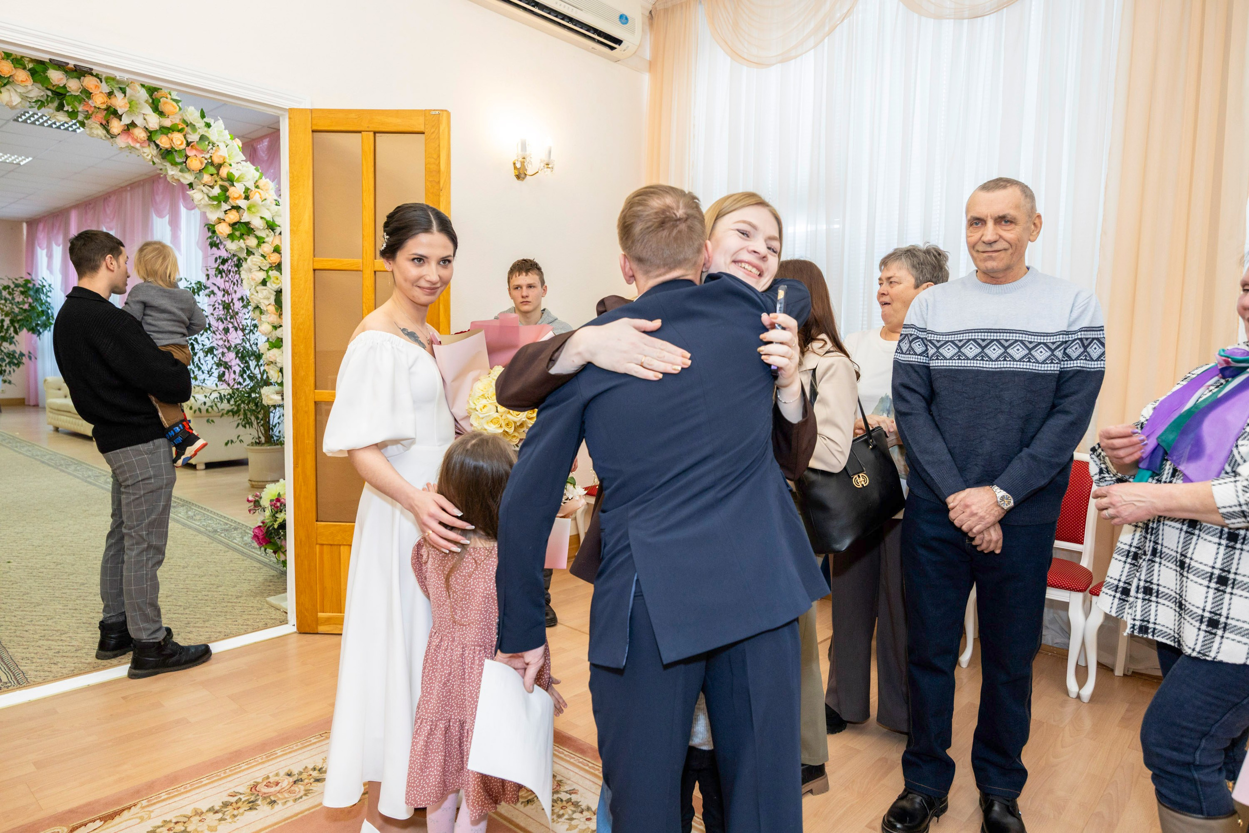 Свадьба, роспись в ЗАГСе, венчание, крещение, выписка из роддома — фотосъёмка. Визуальная упаковка брендов и проектов через фото и видеопроизводство