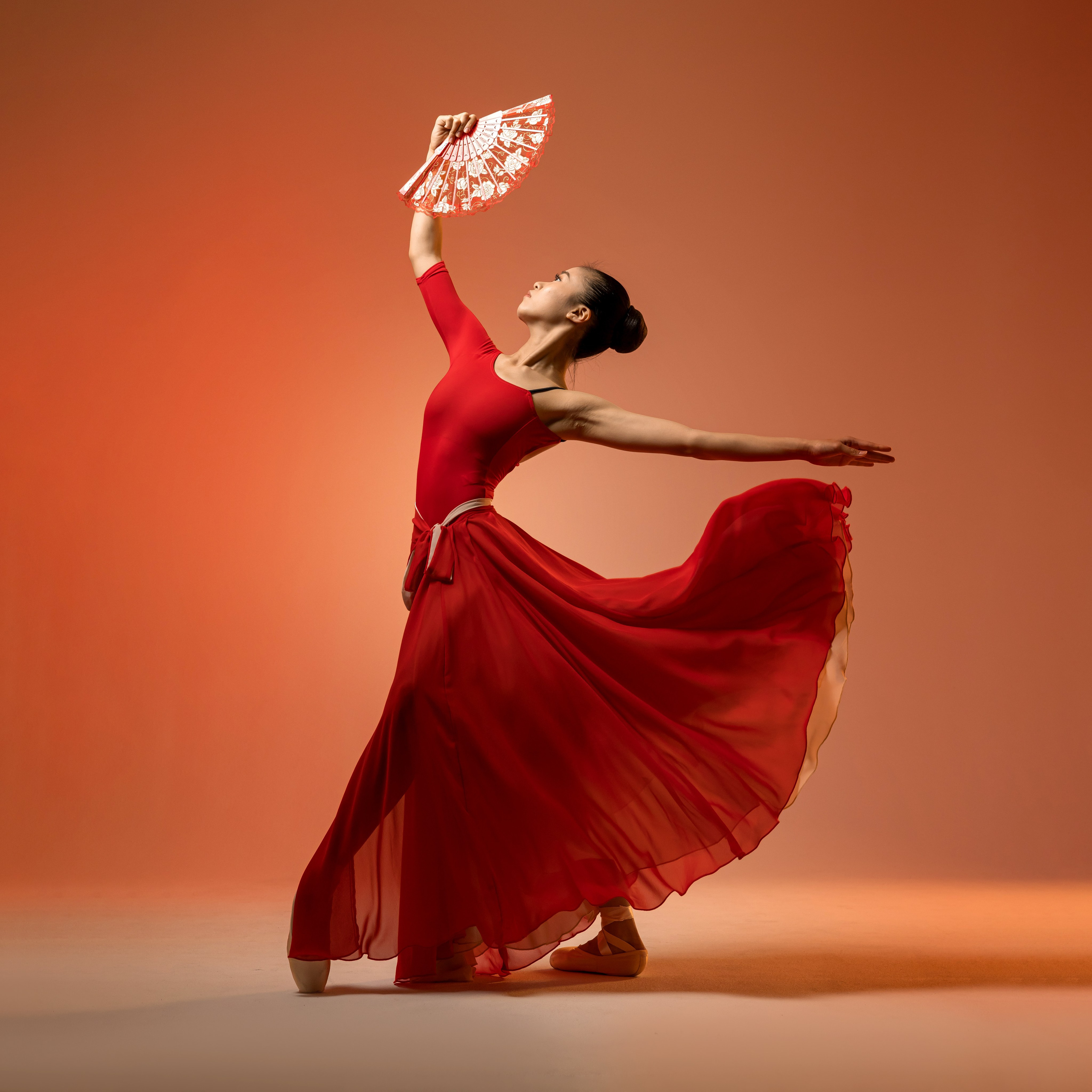 Красно-бежевая двухсторонняя юбка напрокат для фотосессии. Балетный фотограф Алина Ханько — Душа Балета