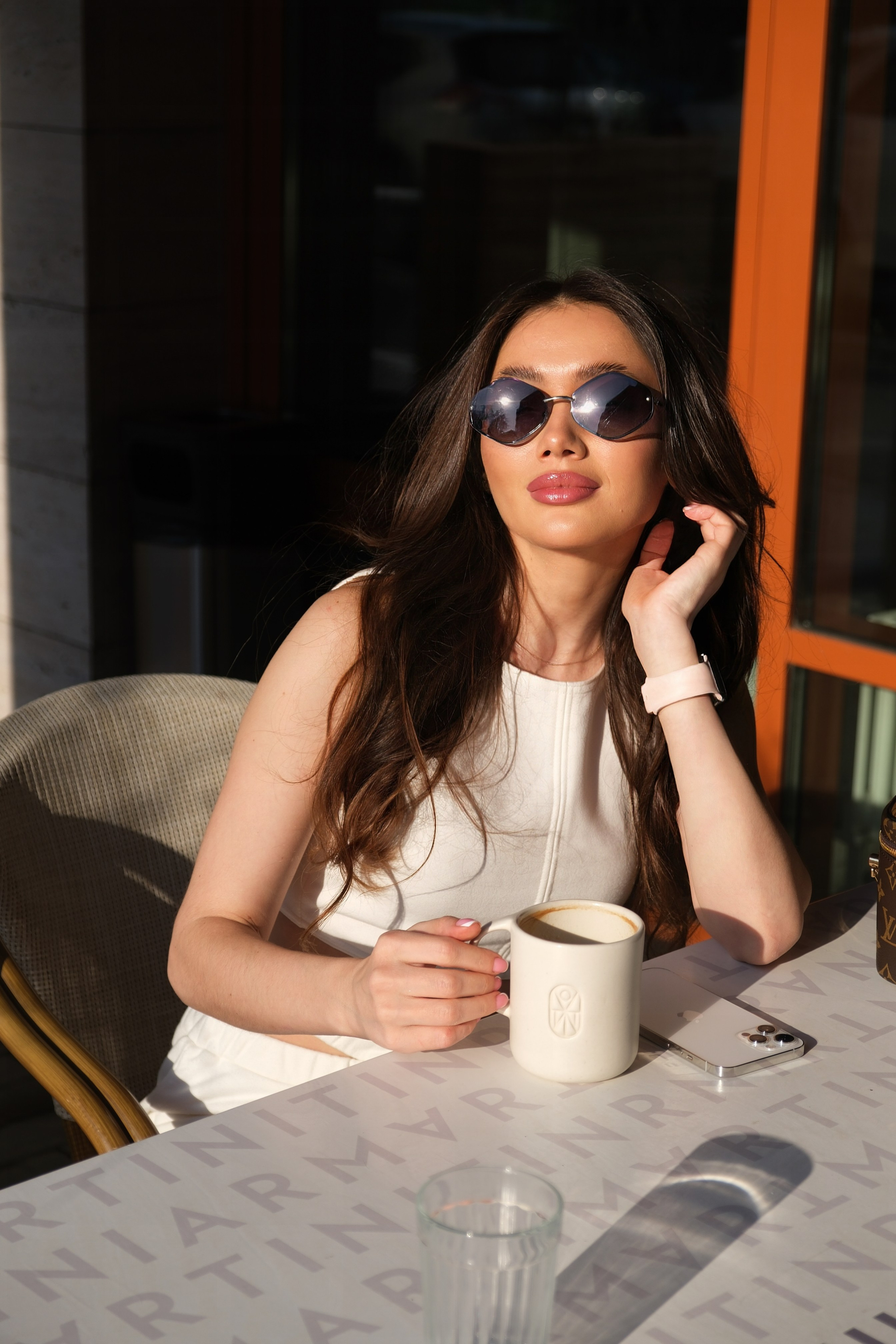 В кафе. Фотограф на камеру и мобильная съемка в Казани Лидия