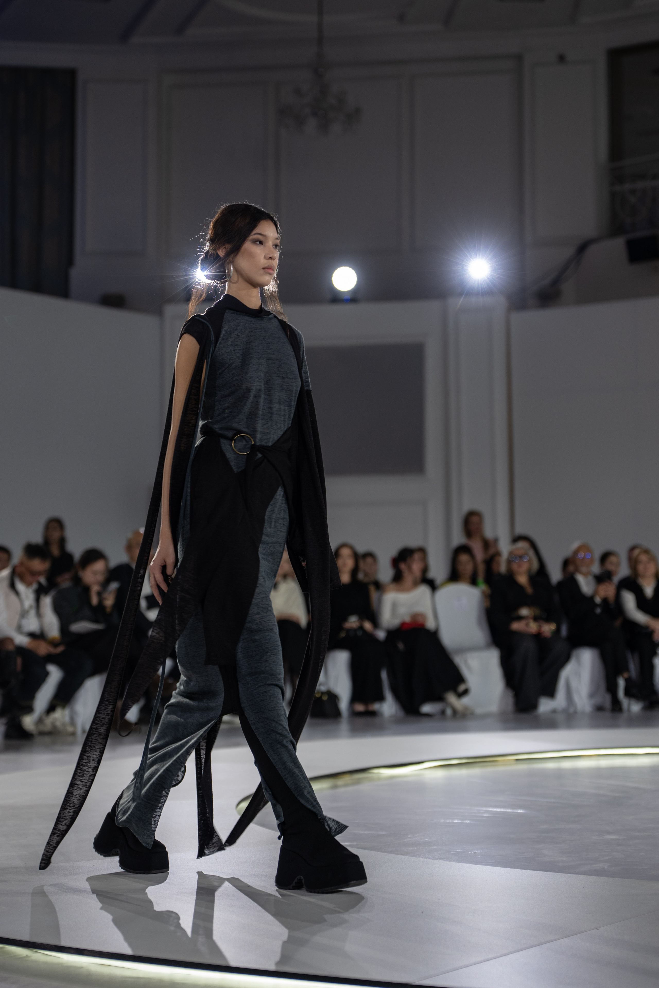 Design August. Сайт Алматинского НЮ АРТ, будуар и фэшн фотографа Дениса Карпенко