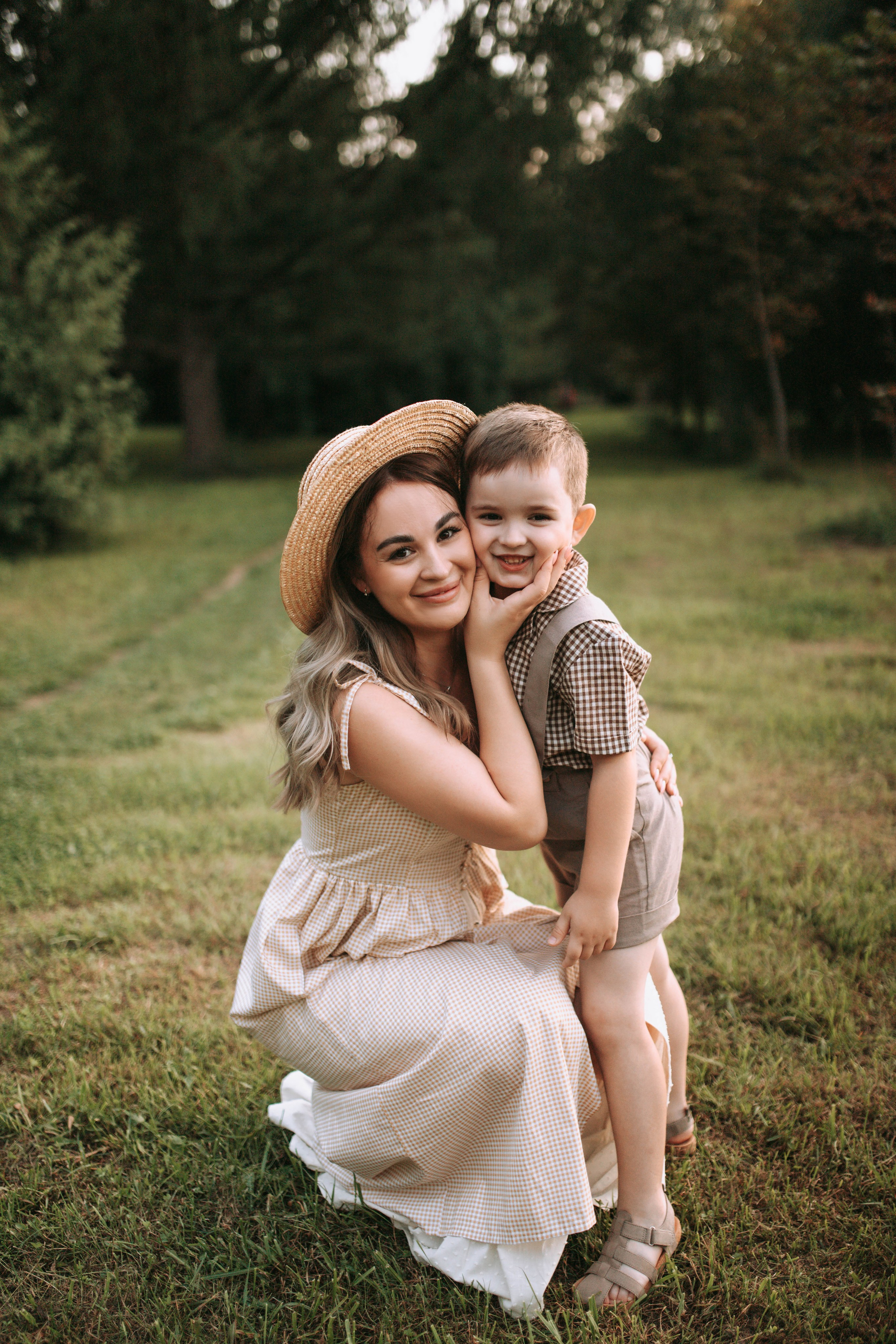 Весёлая прогулка вместе с мамой. Свадебный и семейный фотограф в Нижнем Новгороде