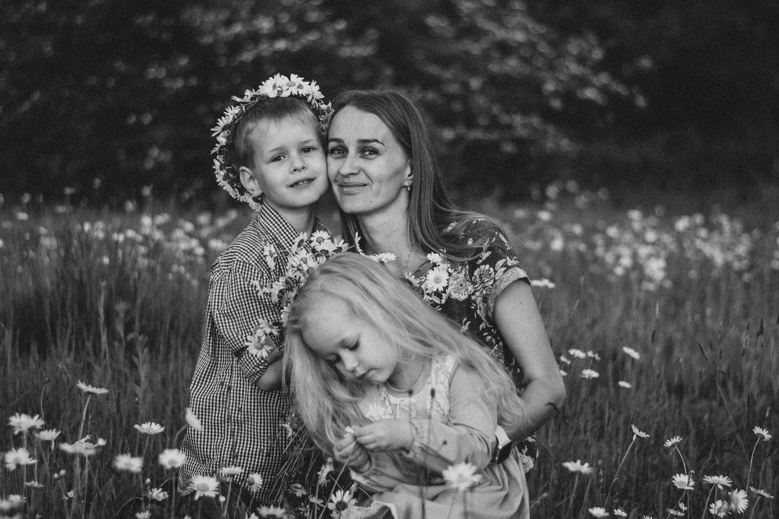 Фотодень в ромашках. Юна, Никита и Катя. Фотограф в Сочи — Маргарита Поганова