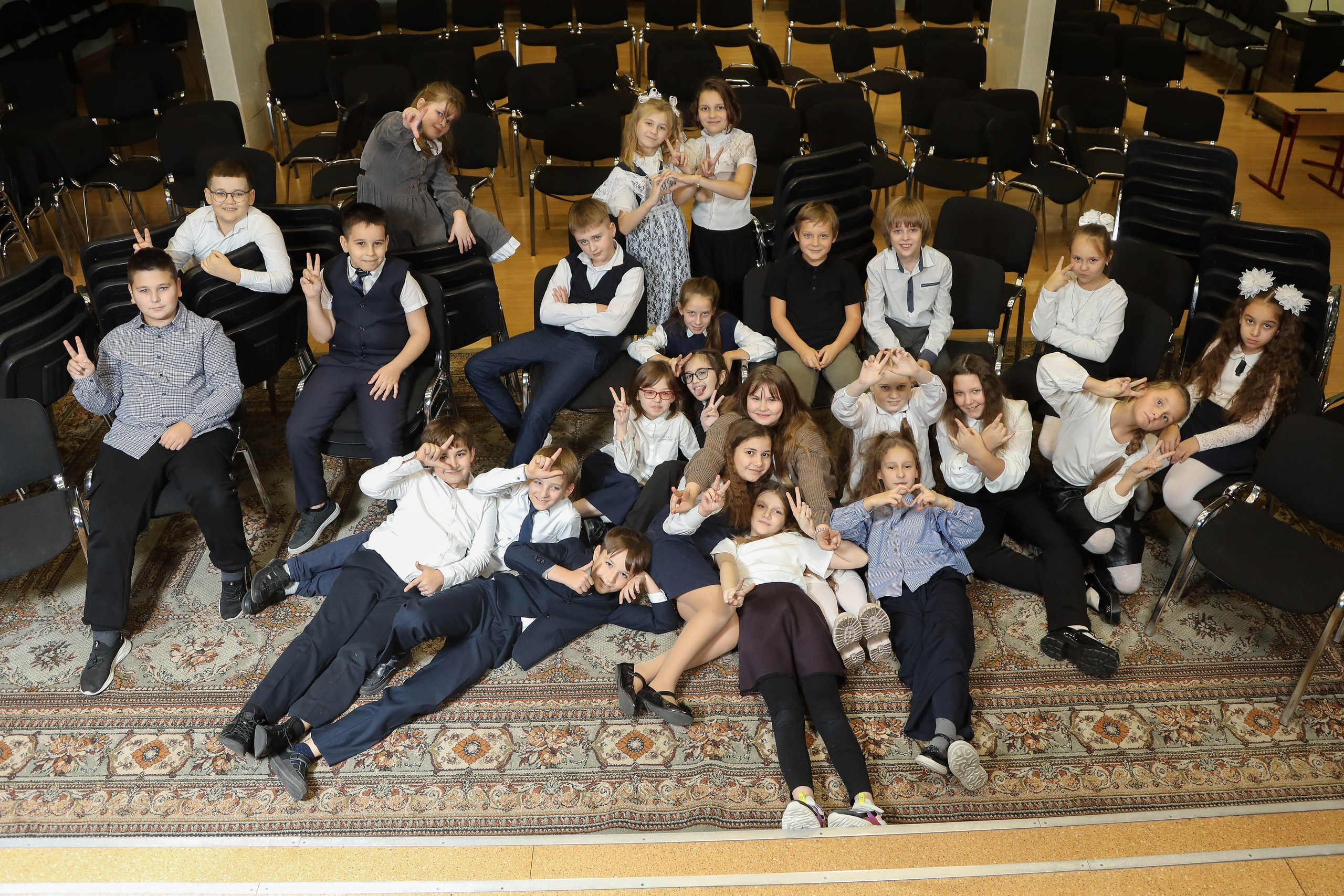 Школьный альбом 4-й класс. Фотограф Антон Чупринин