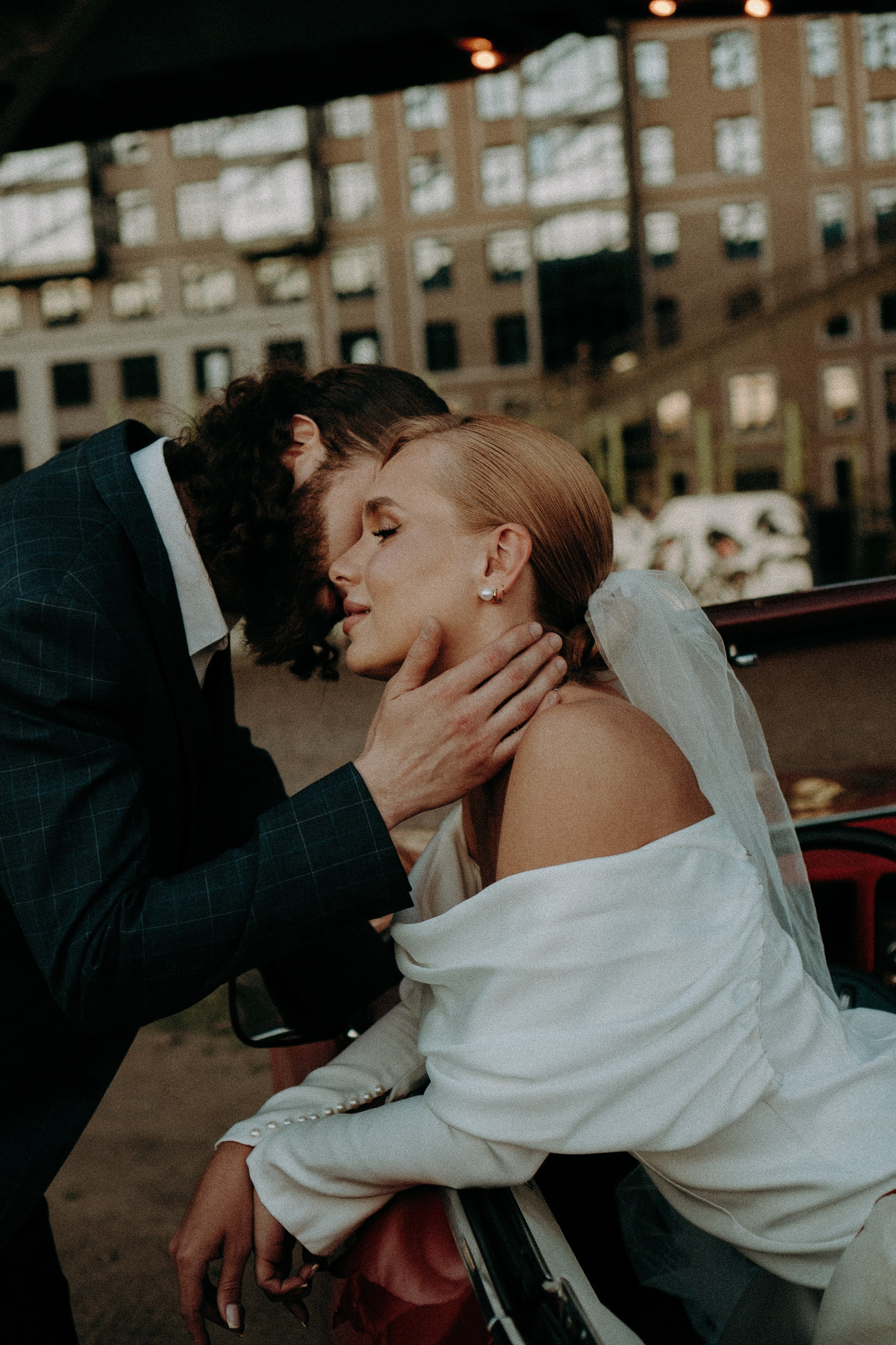 СВАДЕБНАЯ СЬЕМКА ВОЗЛЕ МСОТА БЕТАНКУРА НА КАБРИОЛЕТЕ. Профессиональный фотограф, Санкт-Петербург — Виктория Богомолова