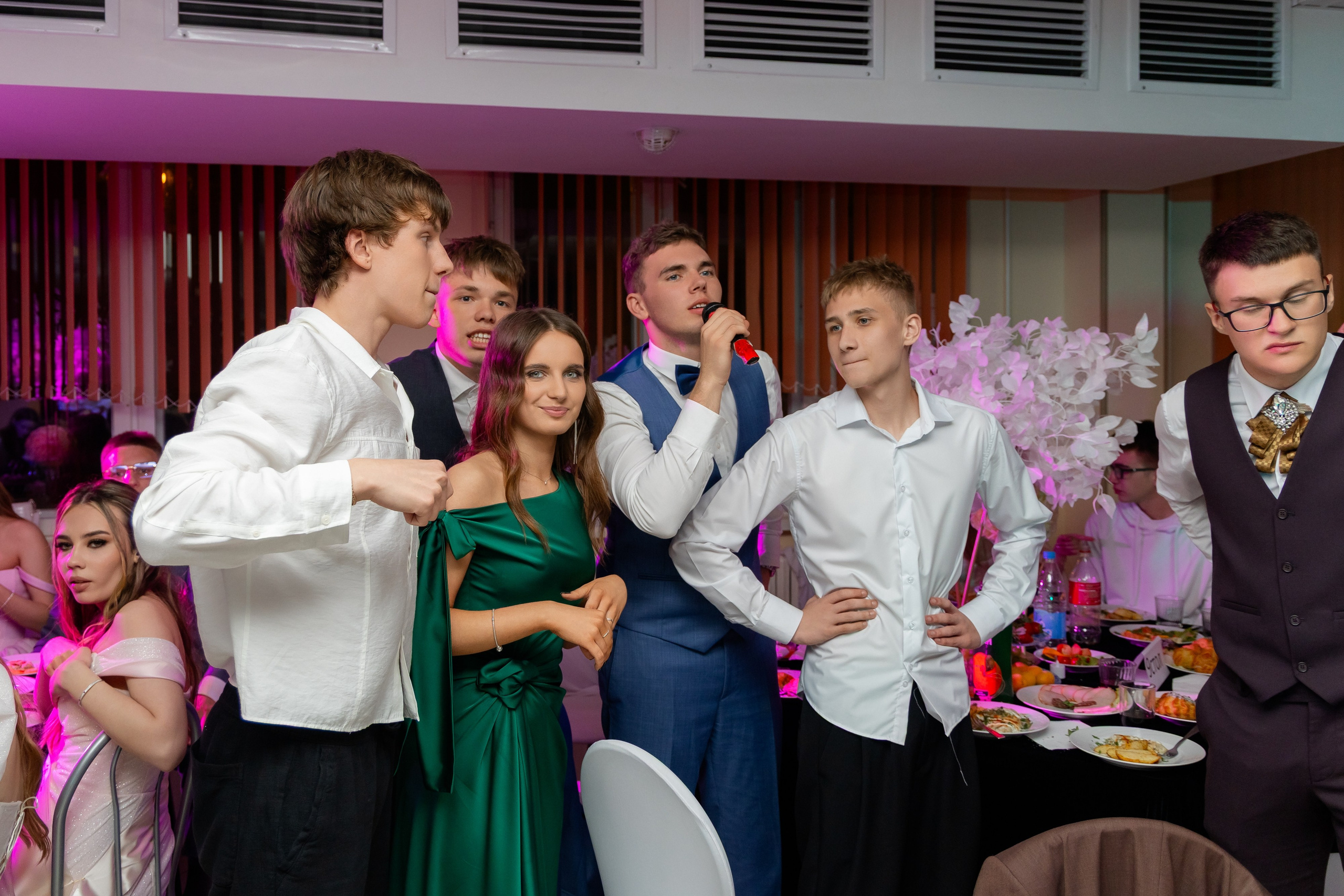 Школьный выпускной 2025 год в Минске, Беларуси. Свадебный фотограф в Минске/Беларуси Сергей Спиридонов