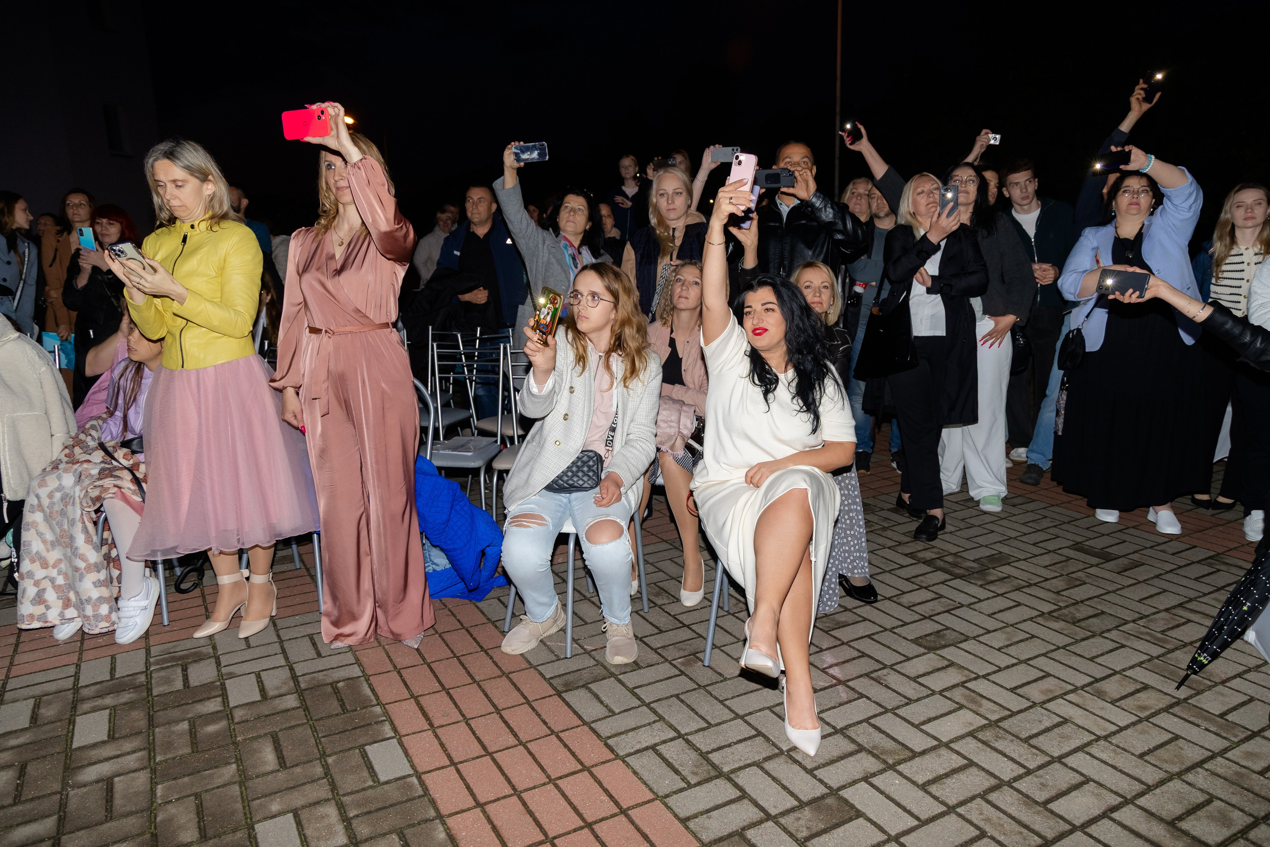 Школьный выпускной 2025 год в Минске, Беларуси. Свадебный фотограф в Минске/Беларуси Сергей Спиридонов