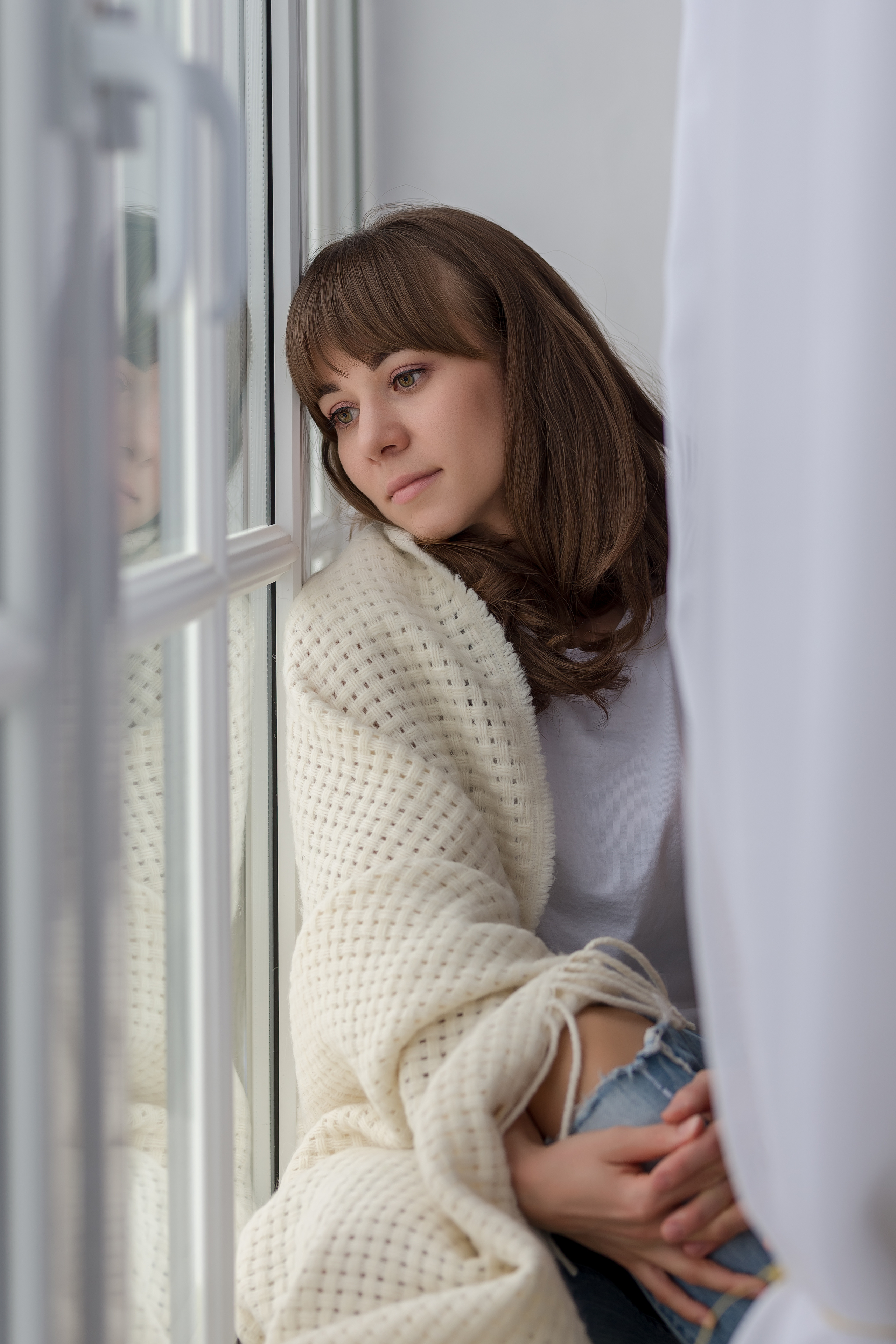 Я возьму чашку чая, укутаюсь пледом 
И опять утону в тишине. 
Я мечту покажу ей и может быть где-то 
Ее друг мой увидит во сне. 
