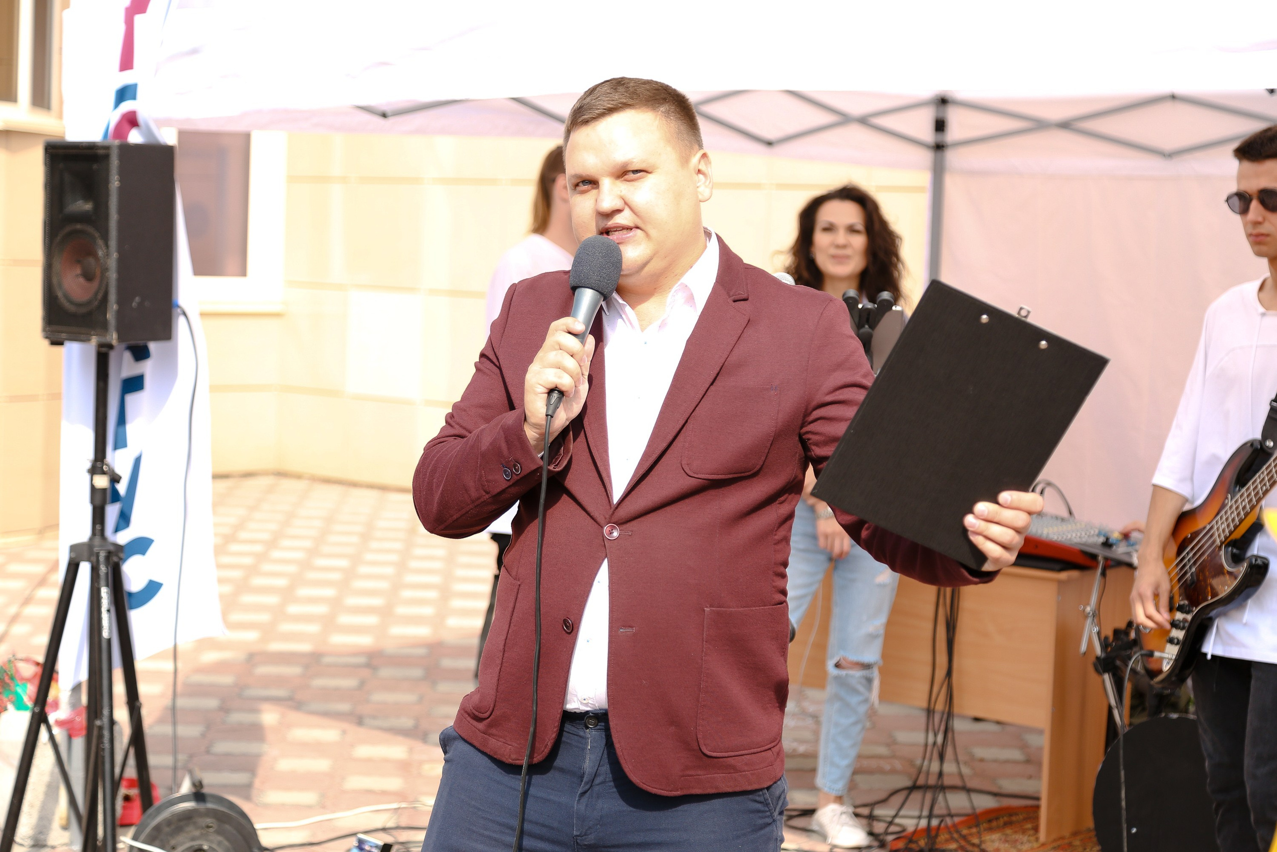 Уличная презентация автошколы. Портретный и репортажный фотограф. Мыльников Илья