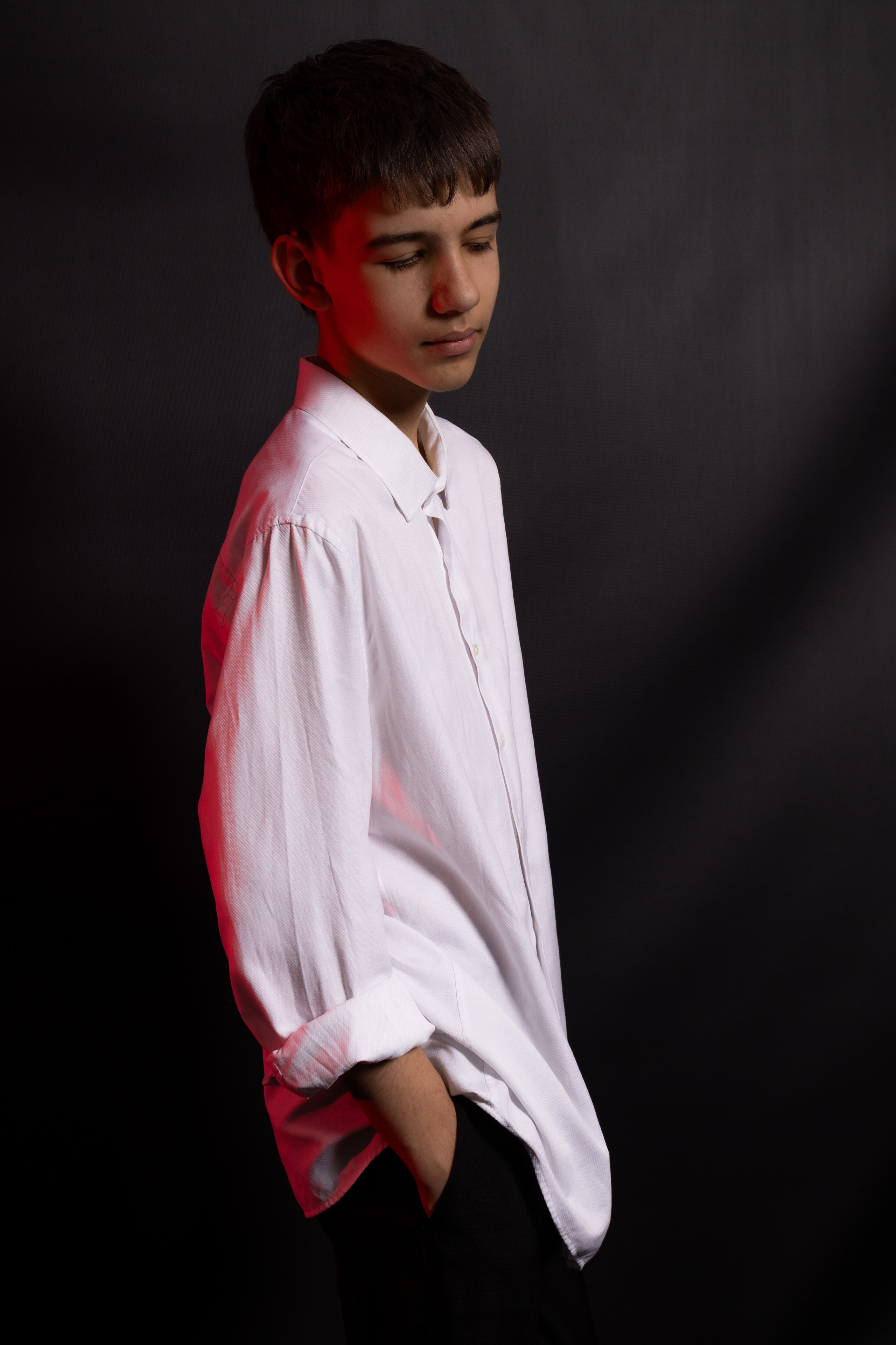 Мужской портрет. Я работаю в разных жанрах фотографии — от портретов до свадебной и семейной съёмки — в городе Междуреченске. Виктория Куреннова