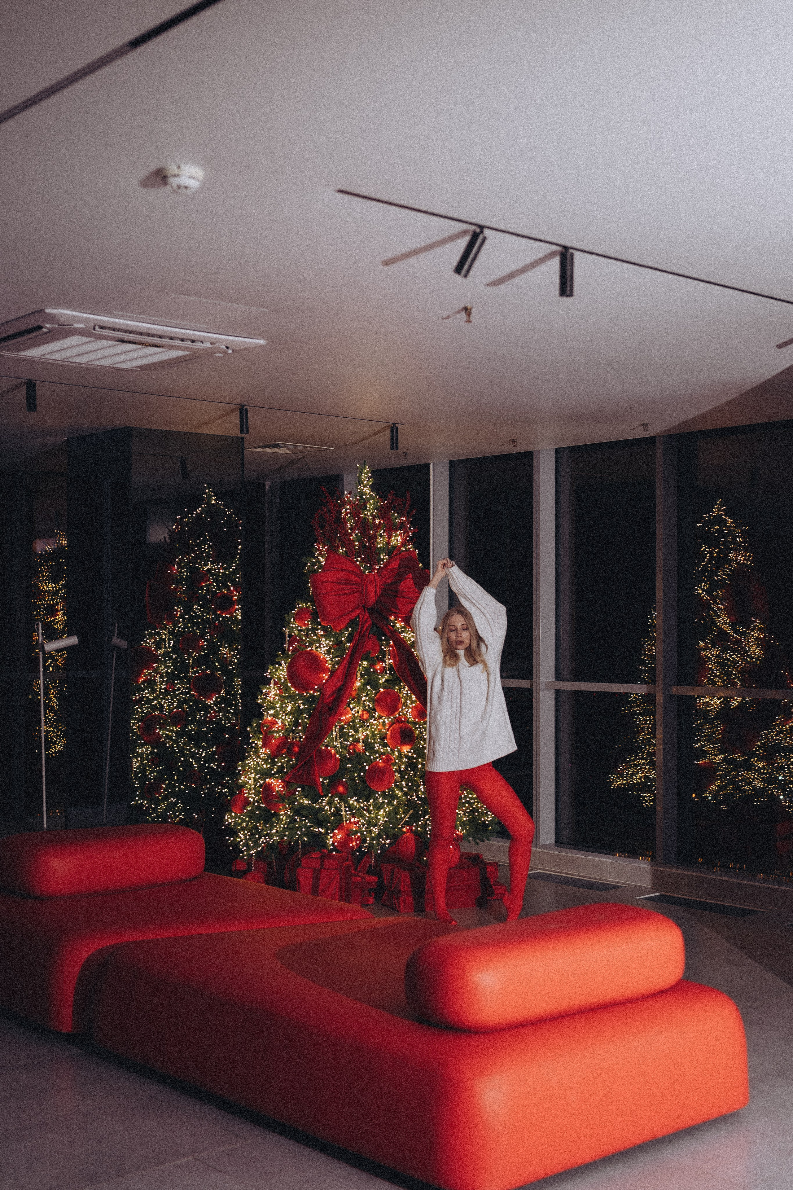 ФОТОСЕССИЯ К НОВОМУ ГОДУ В СТУДИИ С ЕЛОЧКОЙ КРАСИВЫЙ ОБРАЗ. Профессиональный фотограф, Санкт-Петербург — Виктория Богомолова