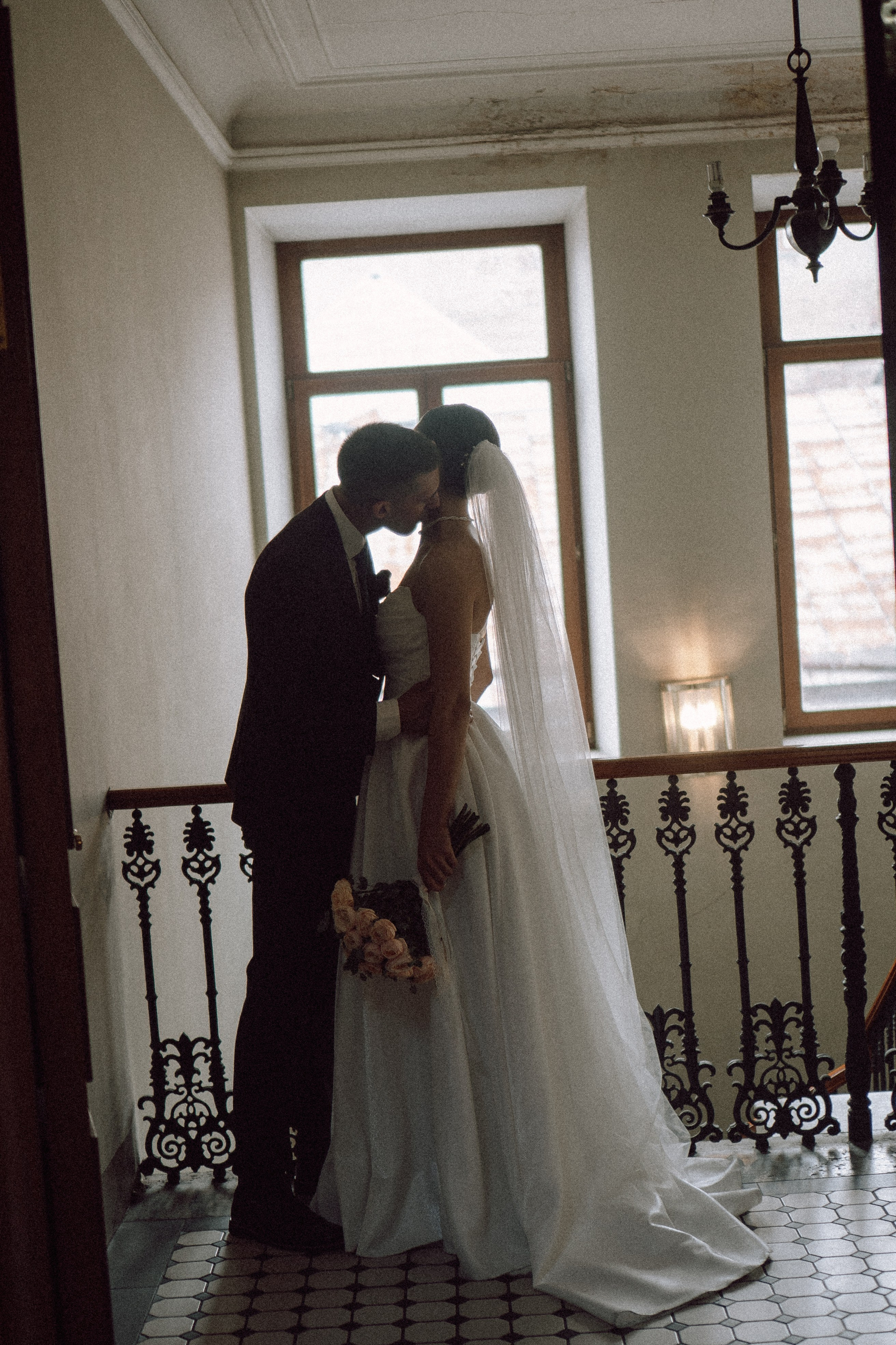 СВАДЕБНАЯ ПРОГУЛКА В САНТК-ПЕТЕРБУРГЕ (ИСАКИЕВСКИЙ СОБОР, ЗИМНЯЯ КАНАВКА, ЭРМИТАЖ И БОЛЬШАЯ МОРСКАЯ УЛИЦА). Профессиональный фотограф, Санкт-Петербург — Виктория Богомолова