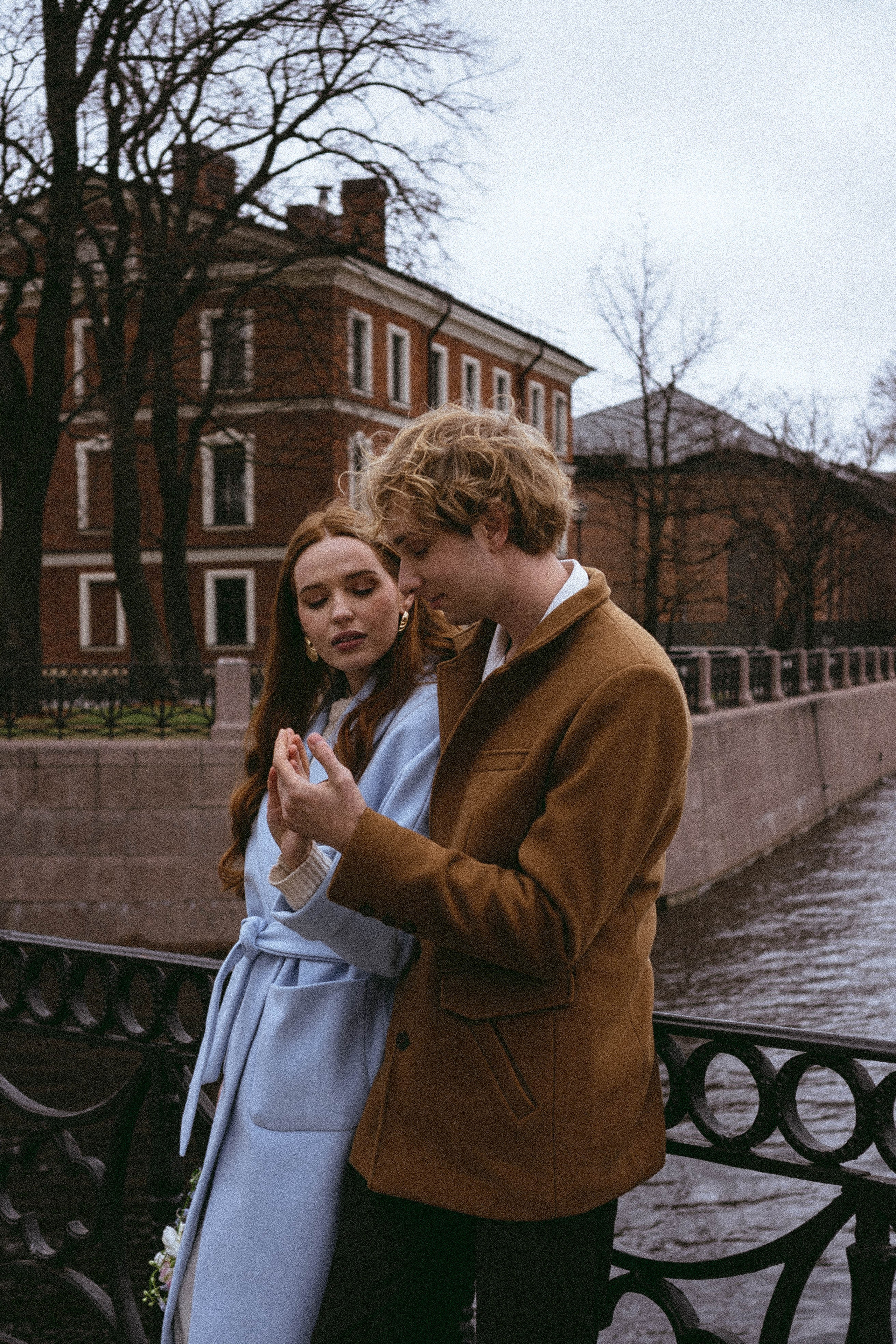 СВАДЕБНАЯ СЬЕМКА В ОТЕЛЕ. СБОРЫ ЖЕНИХА И НЕВЕСТЫ И ТАКЖЕ ТОР И ПОДГОТОВКА К ПРОГУЛКЕ И ПРОГУЛКА ПО ПЕТРОГРАДКЕ. Профессиональный фотограф, Санкт-Петербург — Виктория Богомолова