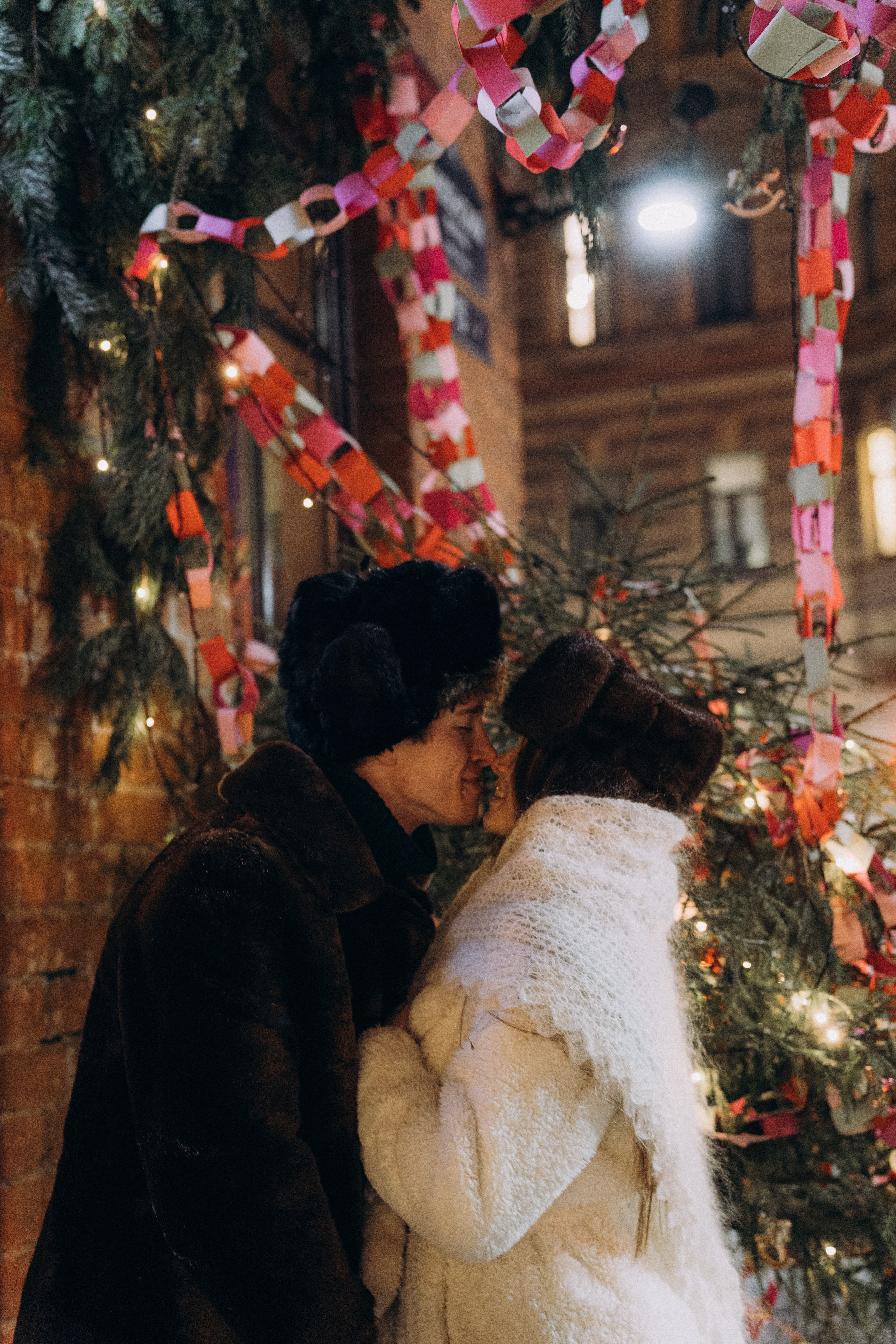 НОВОГОДНЯЯ ПРОГУЛКА ПАРЫ ПО ЧЕРНЫШЕВСКОЙ ПЕРЕД НОВЫМ ГОДОМ. Профессиональный фотограф, Санкт-Петербург — Виктория Богомолова