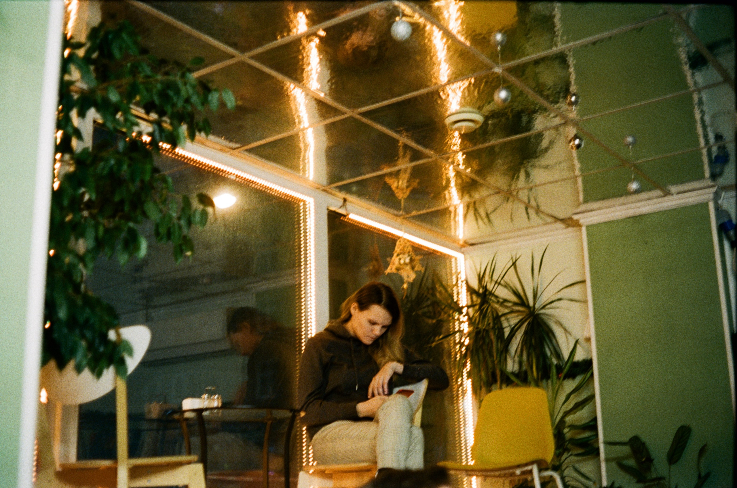 12.12.2021 // Гитара и фотография. Фотовыставки serebro.gallery, в которых автором можешь стать ты! | Москва