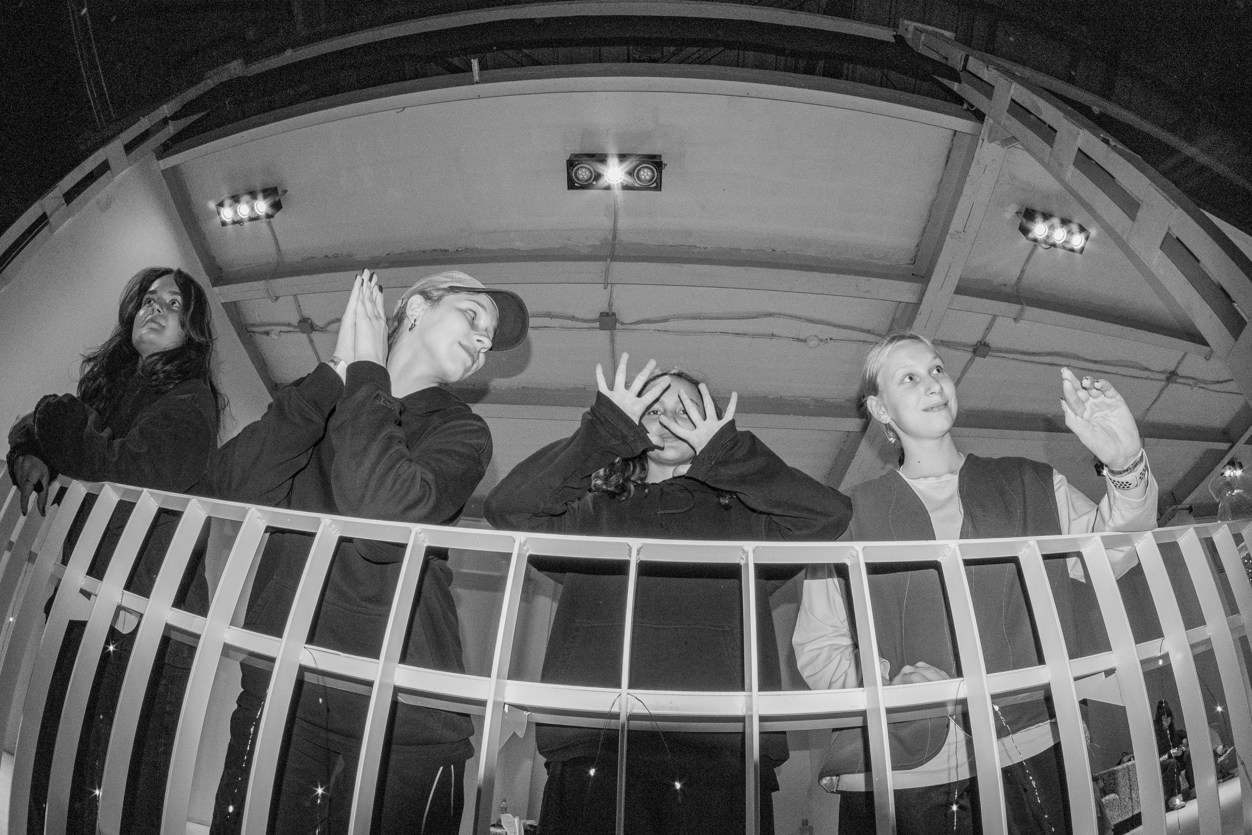 LORDS OF THE UNDERGROUND 27/10/25 (@youlovebu). Соня бу тебя сфоткала