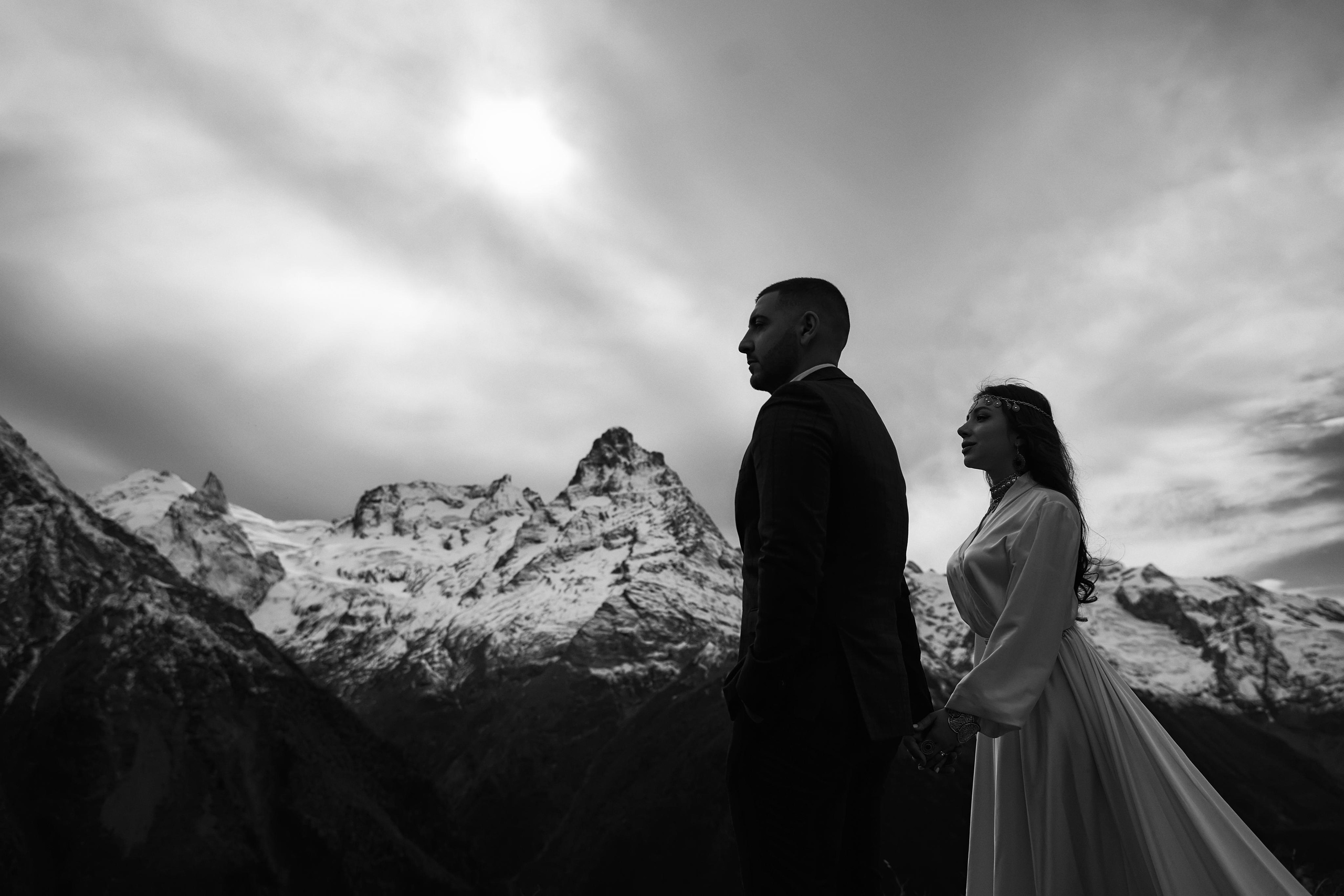 Love Story в Домбае глазами TWINS STUDIO. ТВИНС СТУДИО — лучшие свадебные фотографы и видеографы в Краснодаре