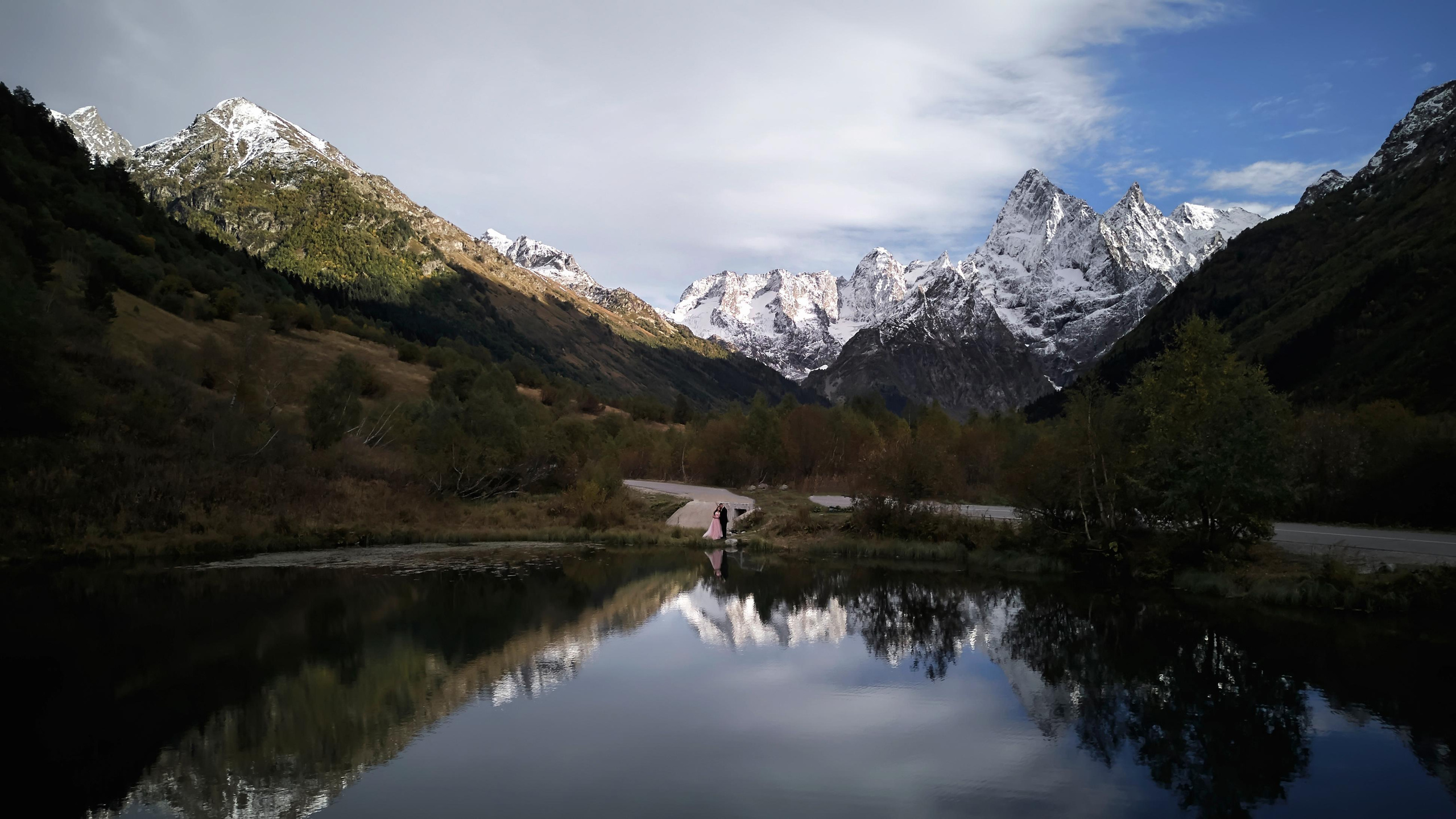 Love Story в Домбае глазами TWINS STUDIO. ТВИНС СТУДИО — лучшие свадебные фотографы и видеографы в Краснодаре