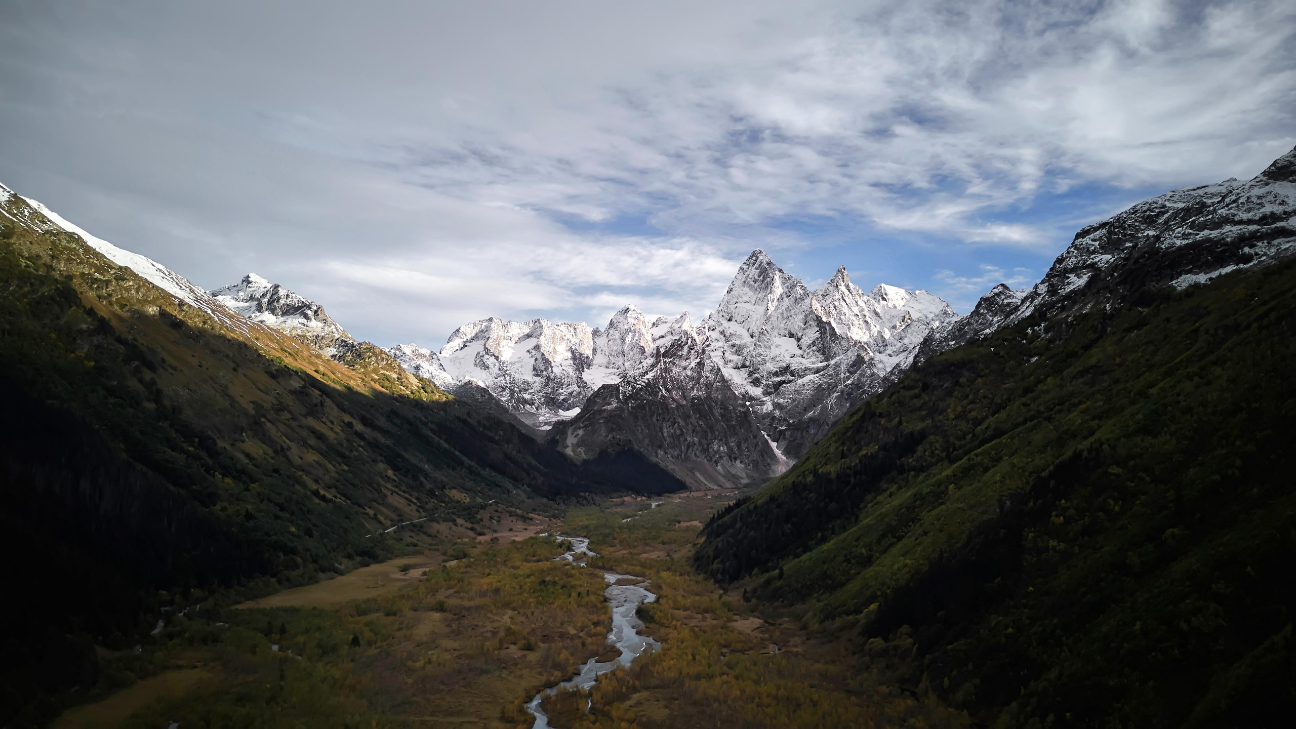 Love Story в Домбае глазами TWINS STUDIO. ТВИНС СТУДИО — лучшие свадебные фотографы и видеографы в Краснодаре