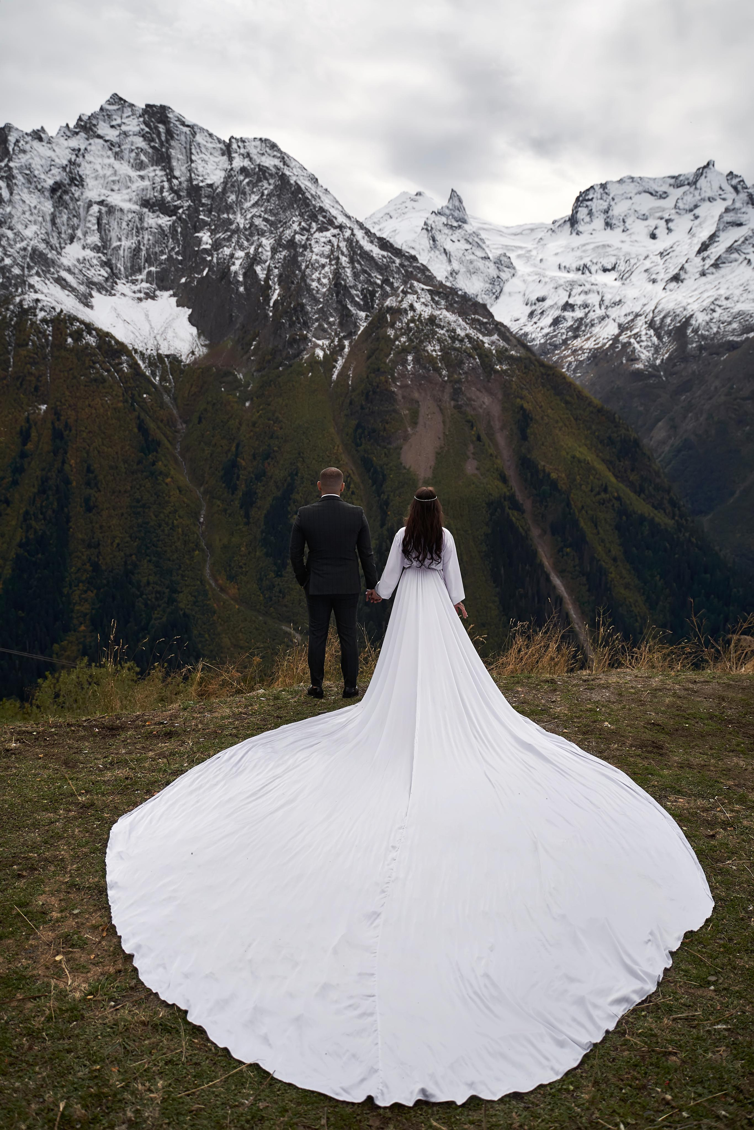 Love Story в Домбае глазами TWINS STUDIO. ТВИНС СТУДИО — лучшие свадебные фотографы и видеографы в Краснодаре