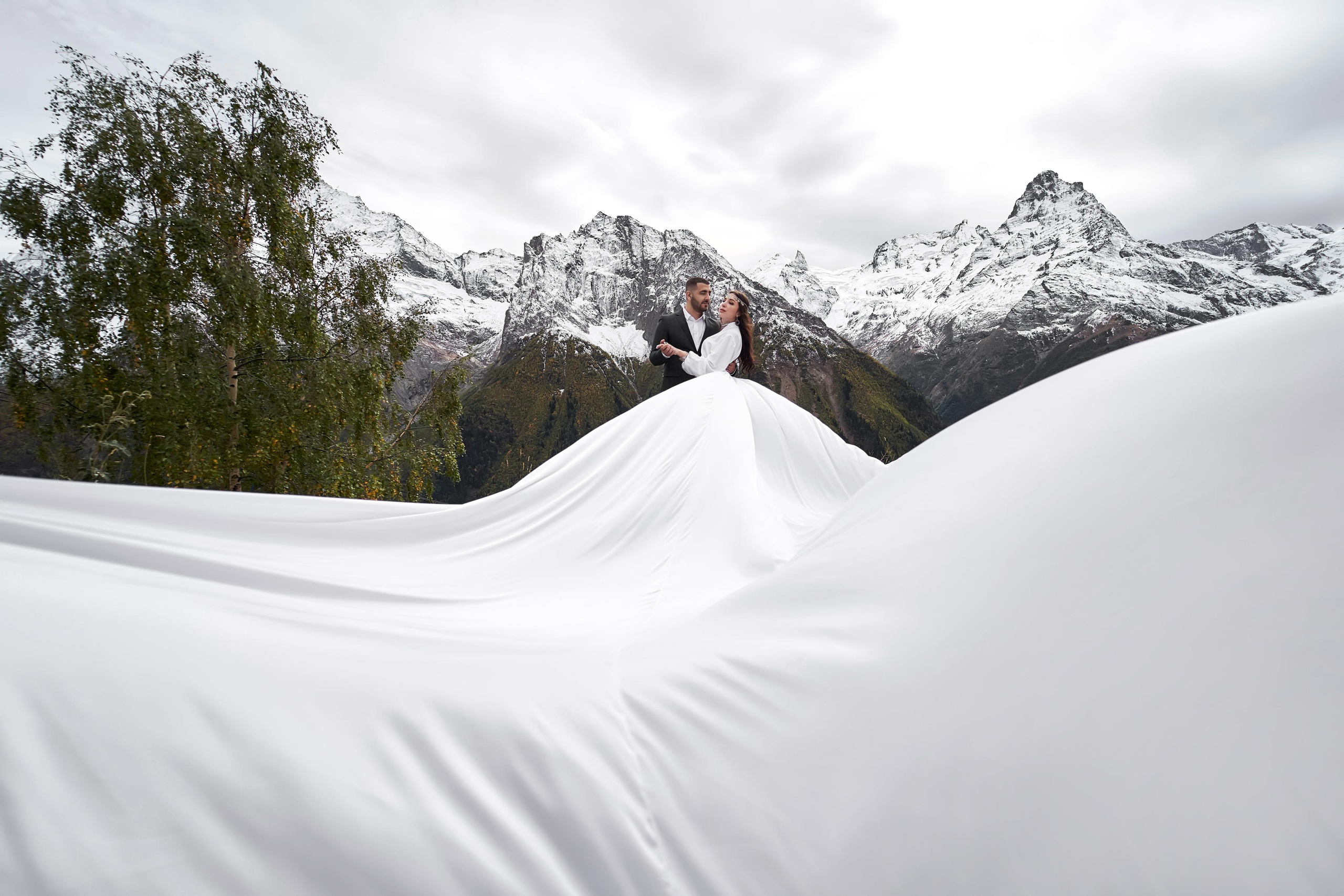 Love Story в Домбае глазами TWINS STUDIO. ТВИНС СТУДИО — лучшие свадебные фотографы и видеографы в Краснодаре