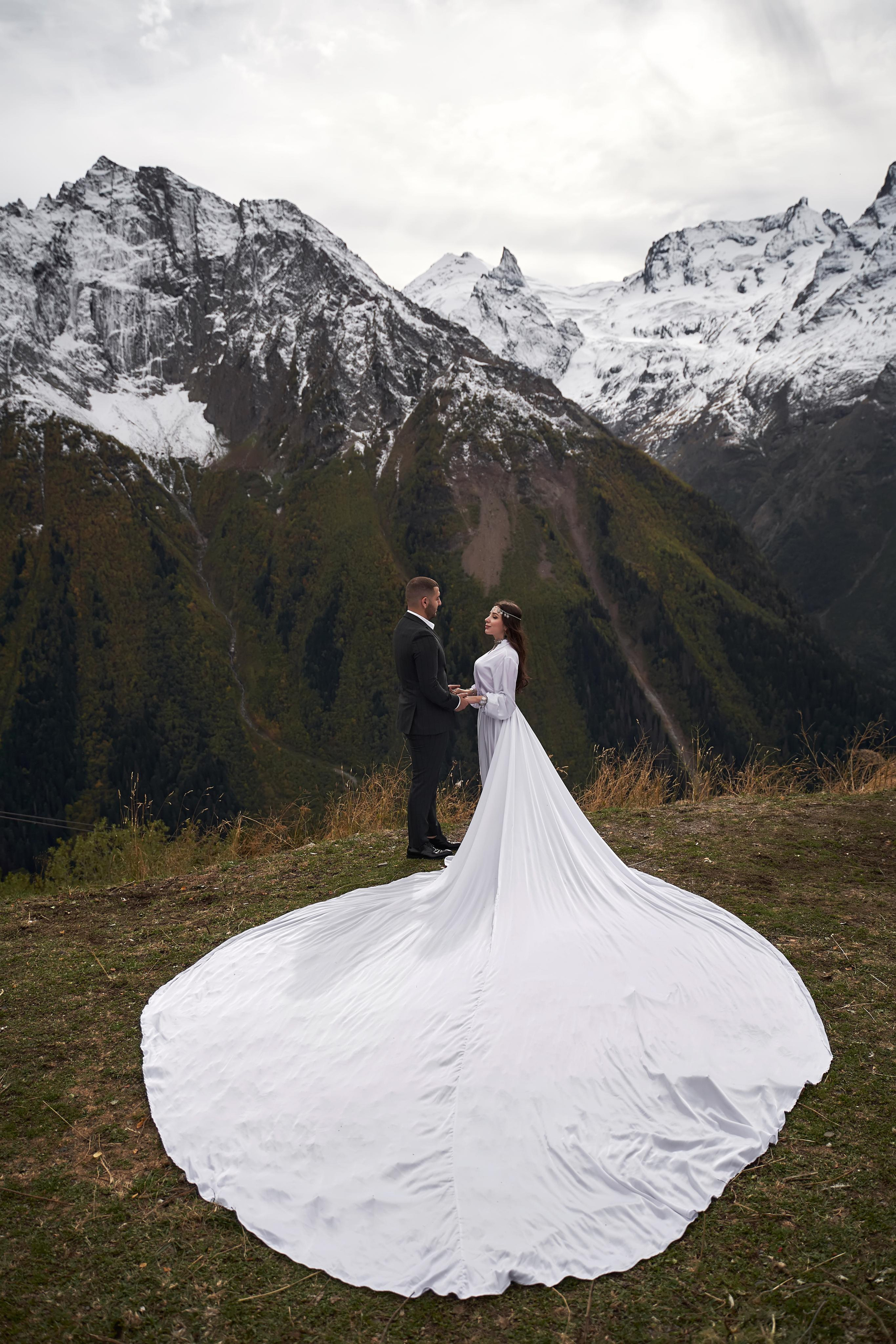 Love Story в Домбае глазами TWINS STUDIO. ТВИНС СТУДИО — лучшие свадебные фотографы и видеографы в Краснодаре