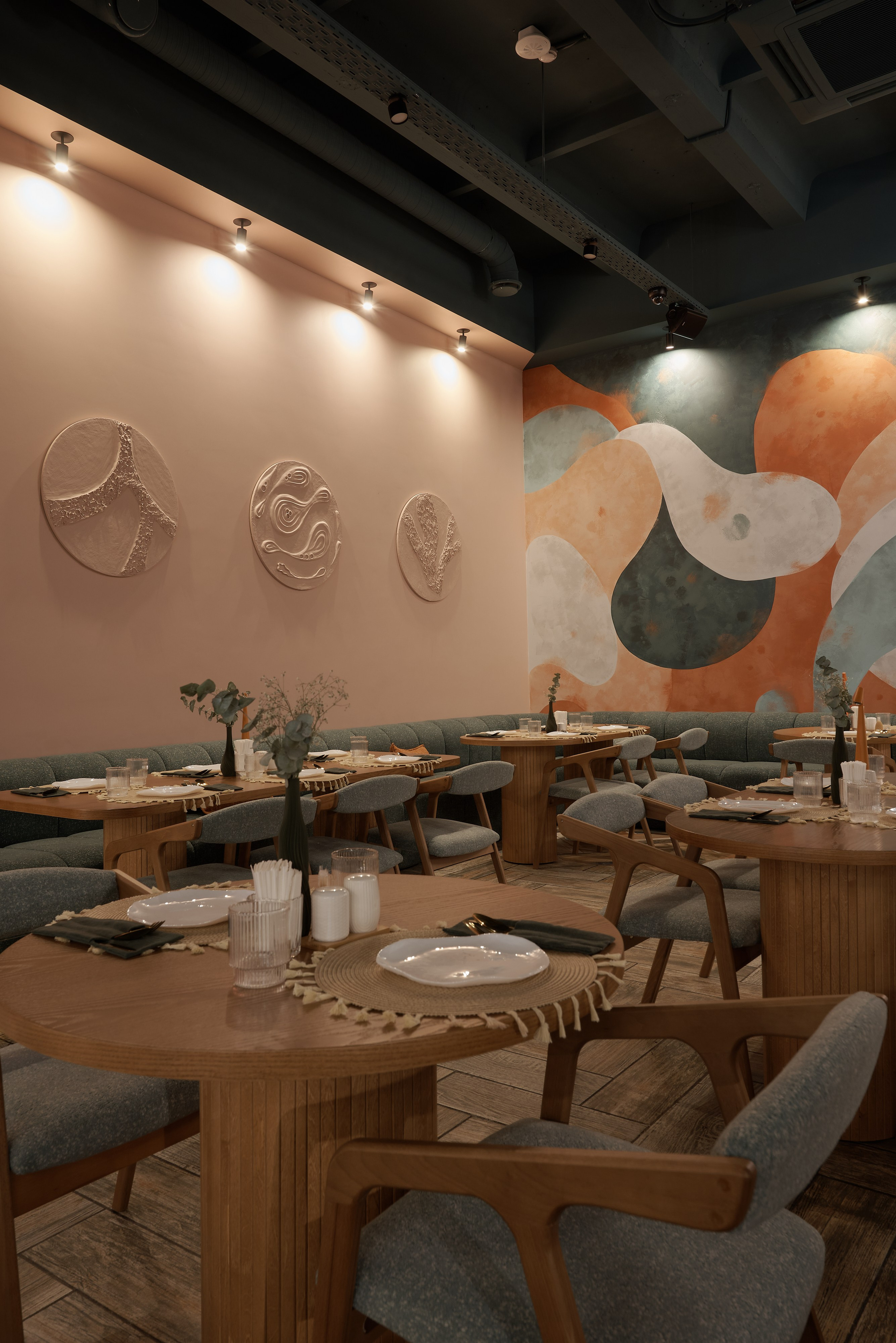 Интерьерная фотосъемка ресторана Ива и Олива Челябинск. Абросимов Лев интерьерный и архитектурный фотограф