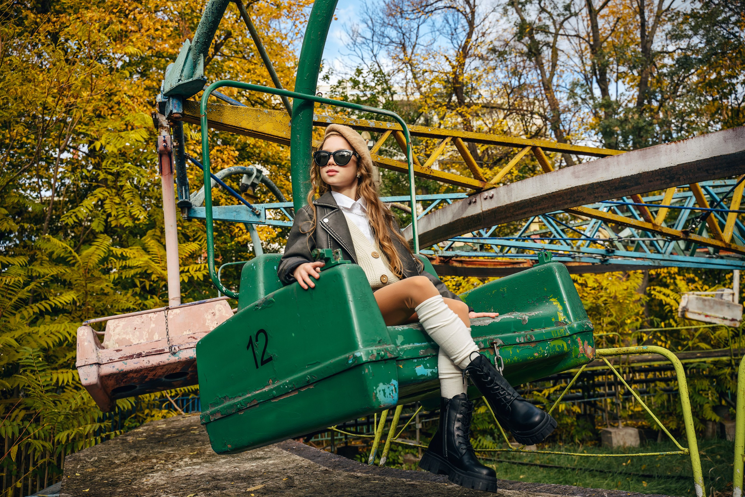 Фотосессия на карусели. Выпускные альбомы, школьные фотосессии в городе Новороссийске