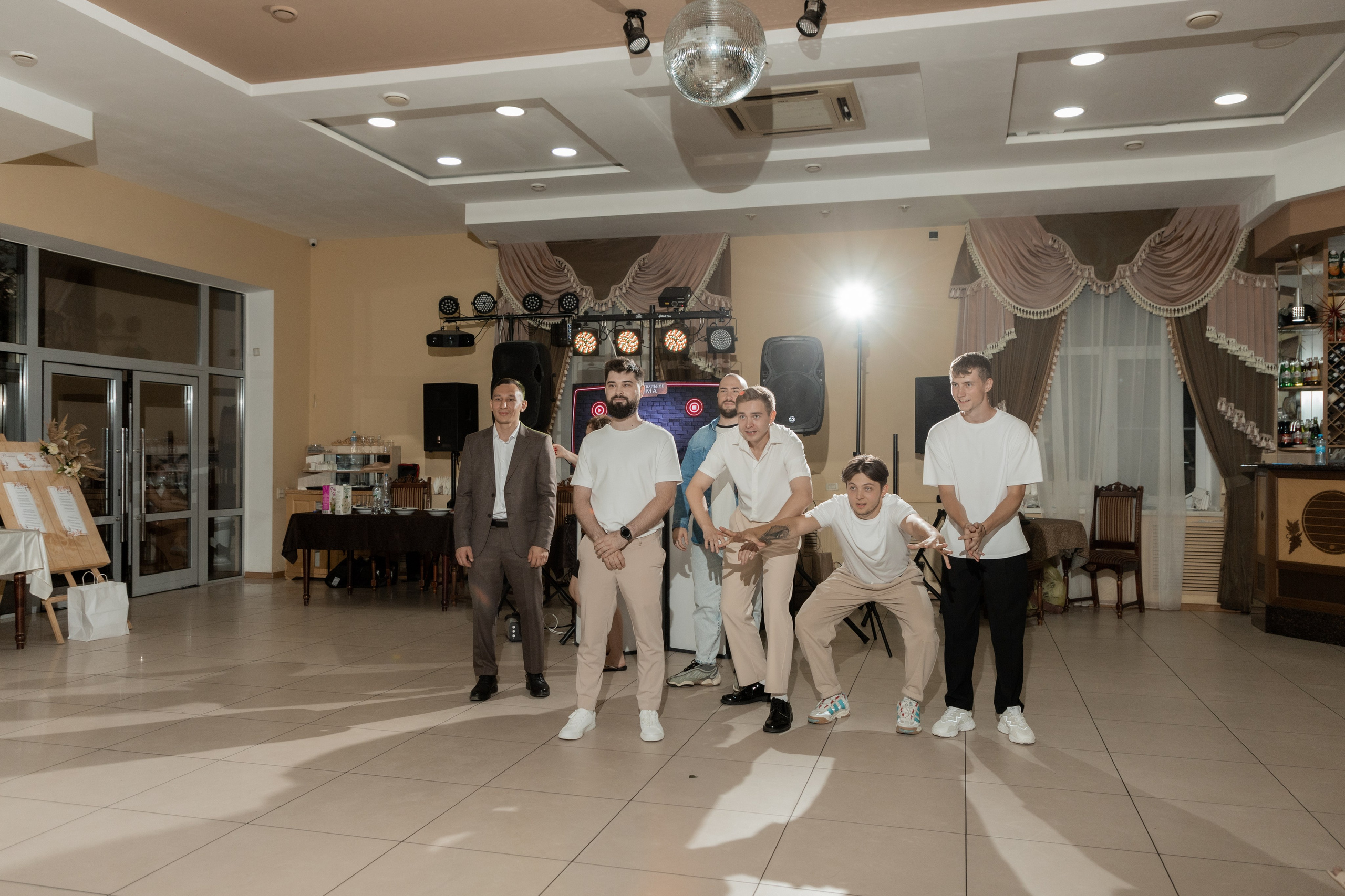 Роман и Александра (банкет). Свадебный фотограф Ангелина Сунгатулина | Саратов | Балаково | Вольск