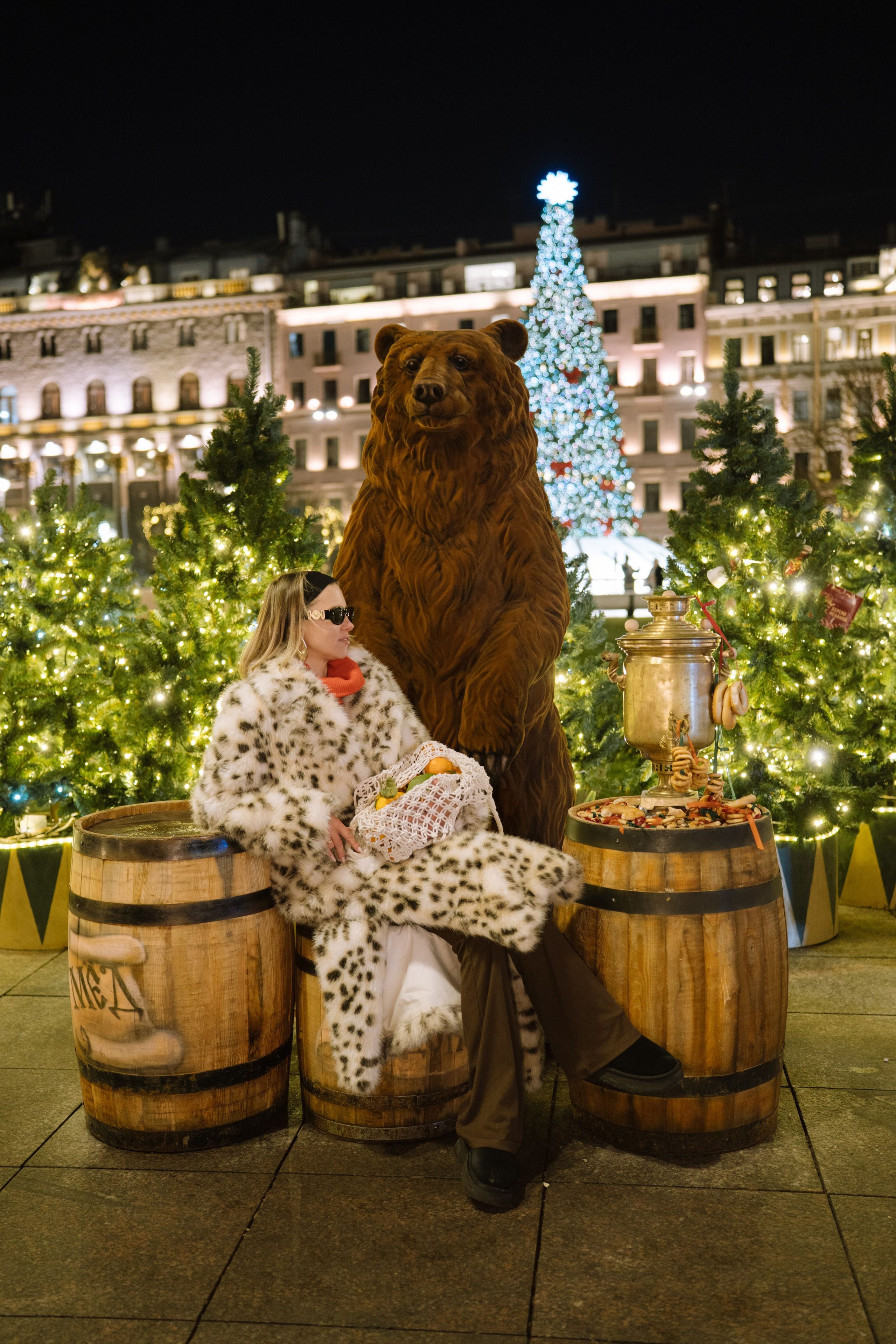 ПРОГУЛКА НА МАНЕЖНОЙ ПЛОЩАДИ ДЛЯ ДЕВУШКИ ПЕРЕД НОВЫМ ГОДОМ (НОВОГОДНЯЯ ФОТОСЕССИИЯ НА МАНЕЖНОЙ ПЛОЩАДИ). Профессиональный фотограф, Санкт-Петербург — Виктория Богомолова