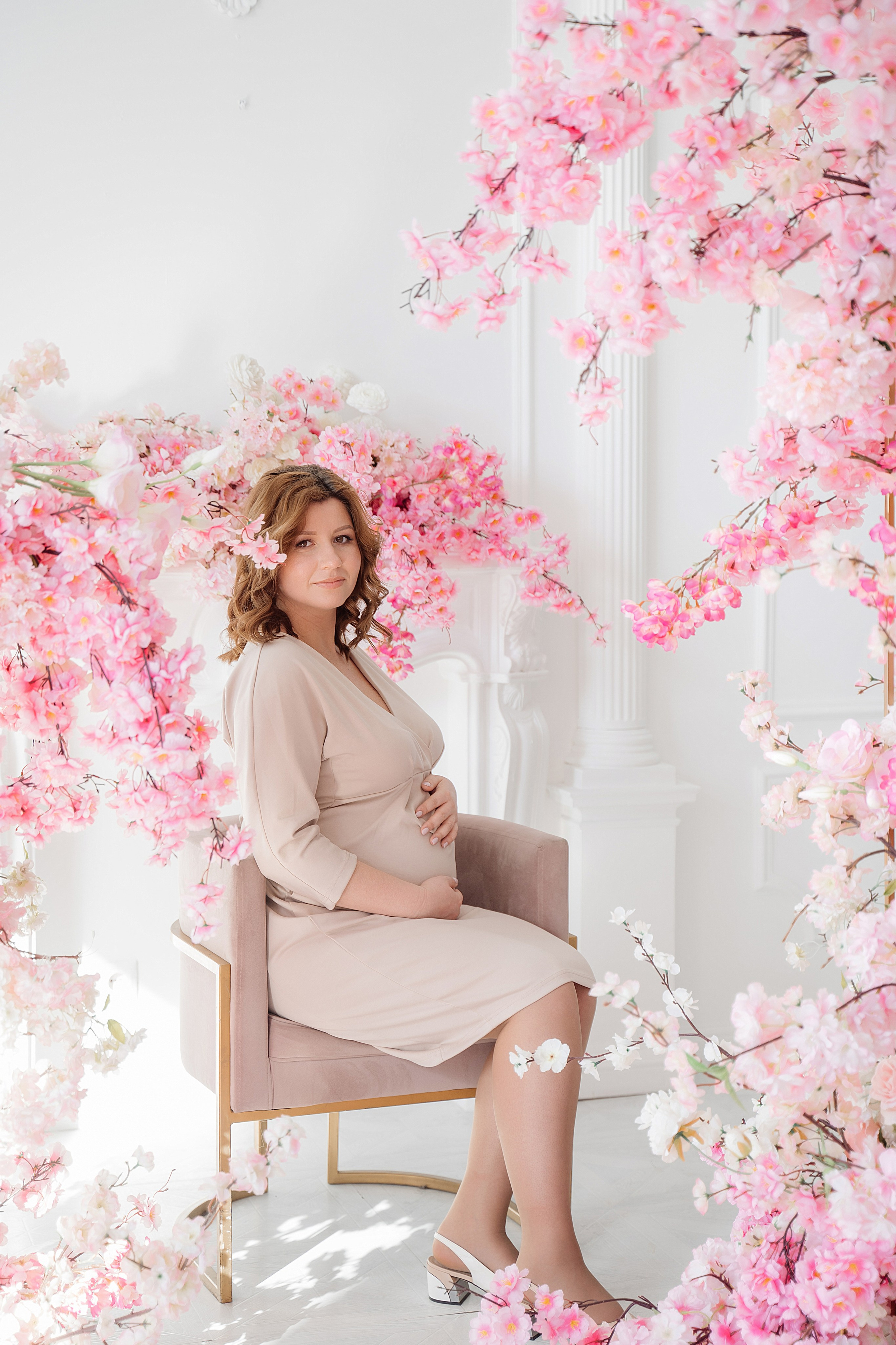 Беременная съемка в студии. Свадебный фотограф