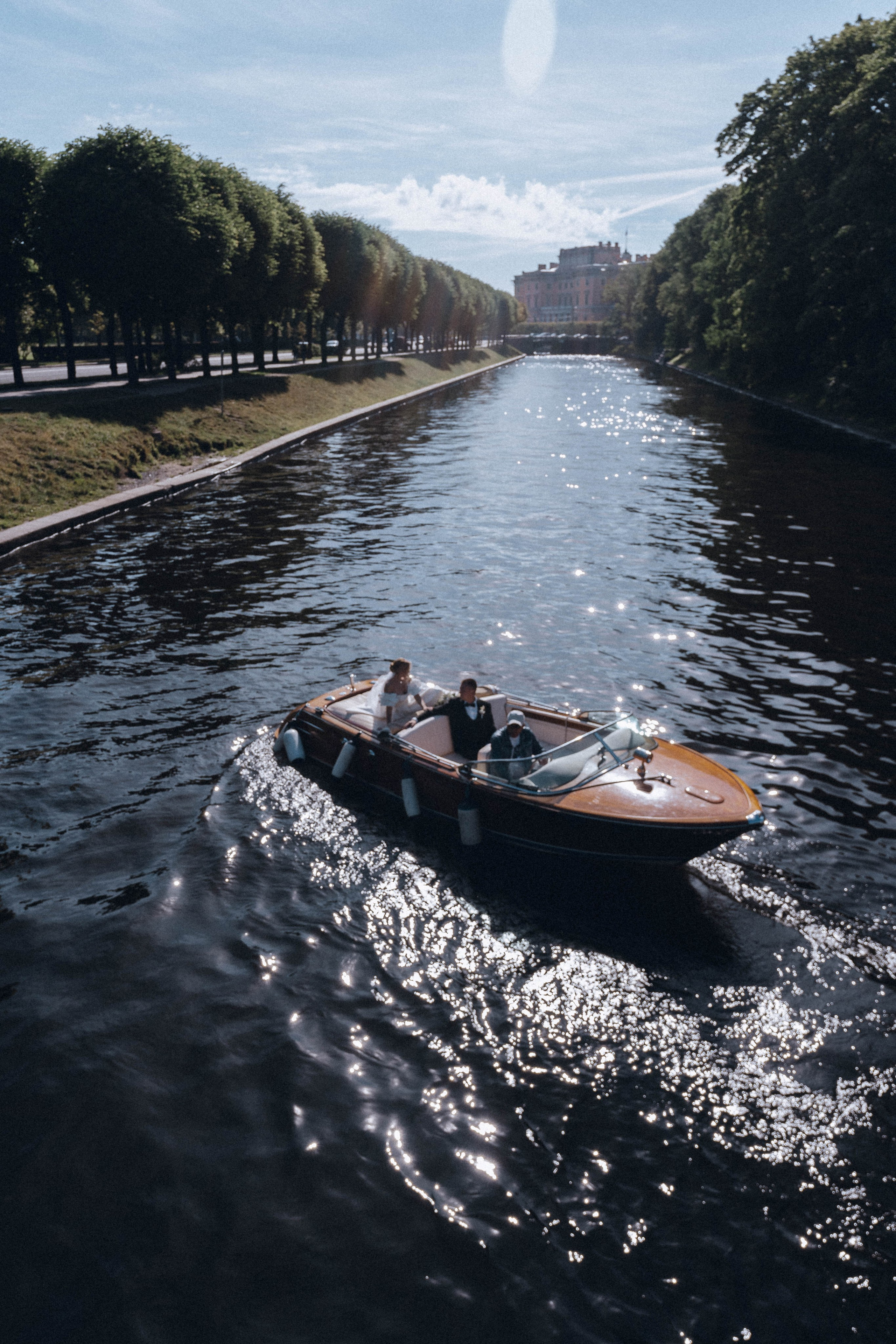 СВАДЕНБНАЯ СЬЕМКА НА КАТЕРЕ ПО КАНАЛАМ САНКТ-ПЕТЕРБУРГА И В АКВАТОРИИ НЕВЫ. Профессиональный фотограф, Санкт-Петербург — Виктория Богомолова