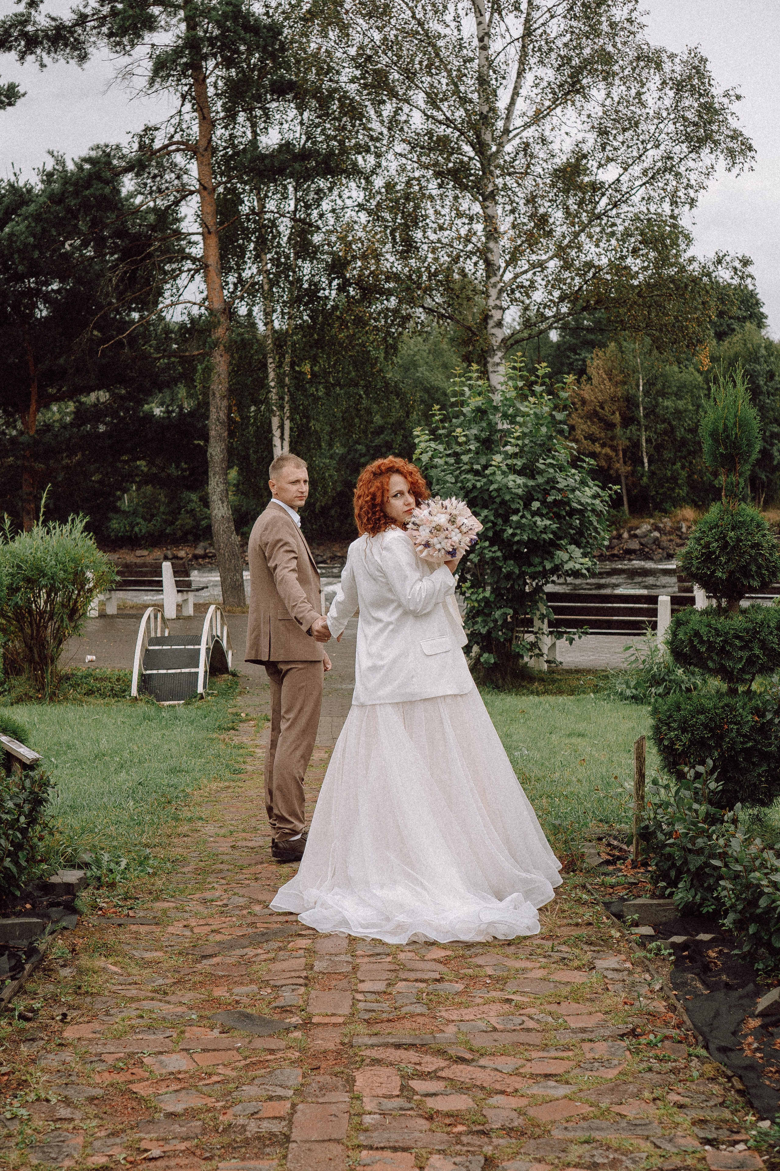 СВАДЕБНАЯ ФОТОСЕССИИЯ ПАРЫ В ГОРОДЕ ПРИОЗЕРСК В СОСНОВОМ ЛЕСУ И С ПИКАПОМ. Профессиональный фотограф, Санкт-Петербург — Виктория Богомолова