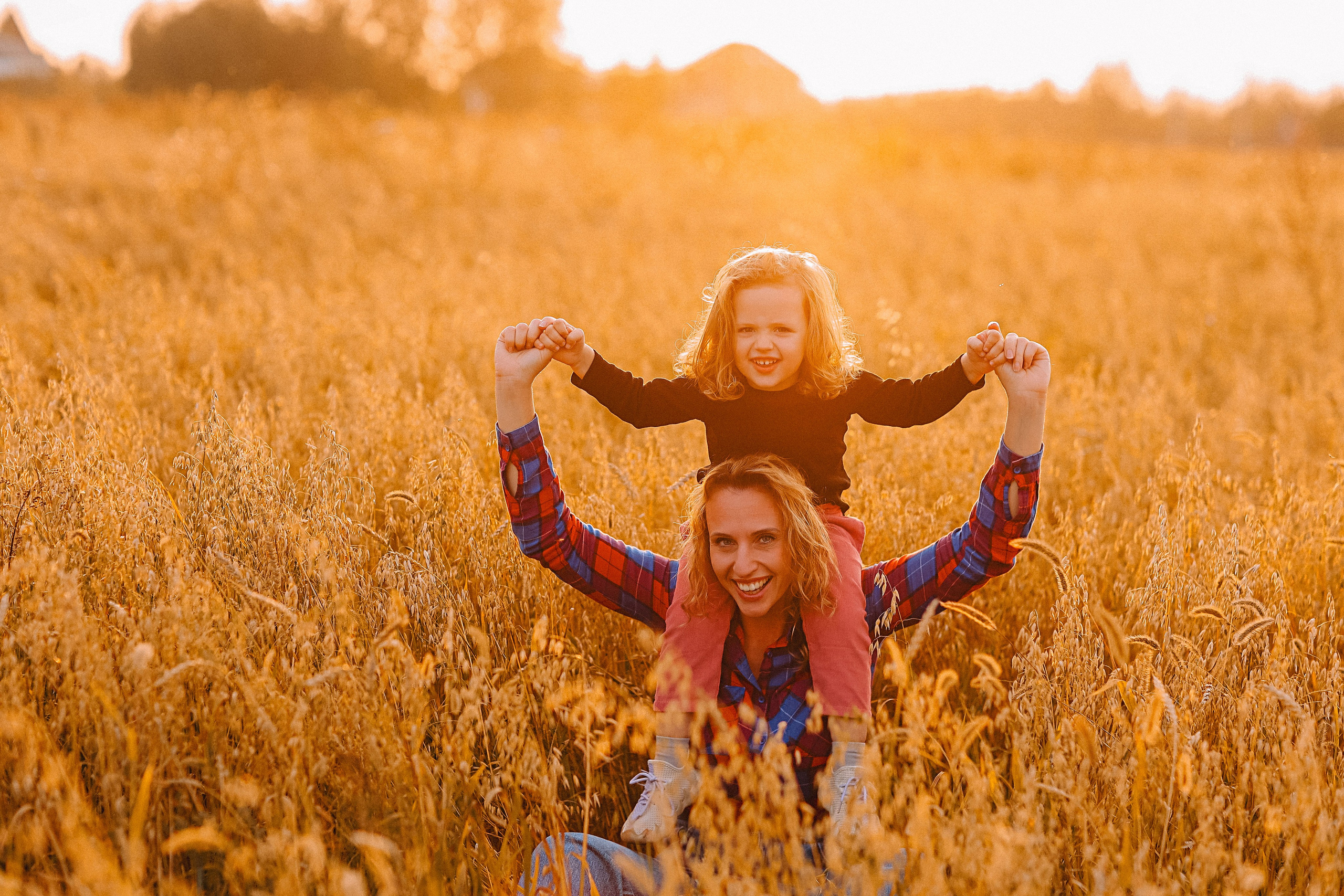 Поле. Семейный фотограф Тюмень, фотограф на роды Салмина Мария