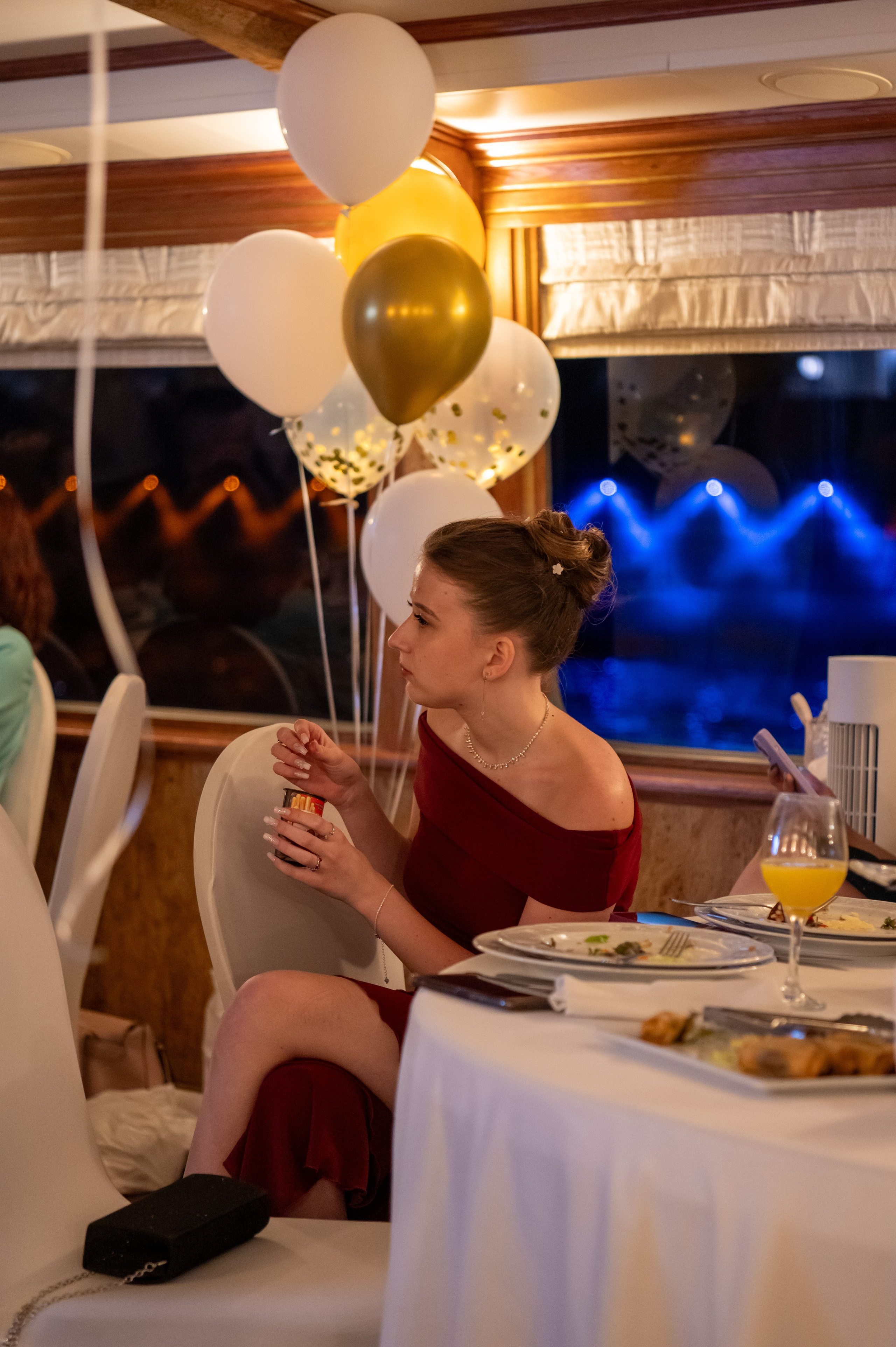 Выпускной вечер 11 класс на теплоходе. Детский и семейный фотограф г. Москва Оксана Катаджи