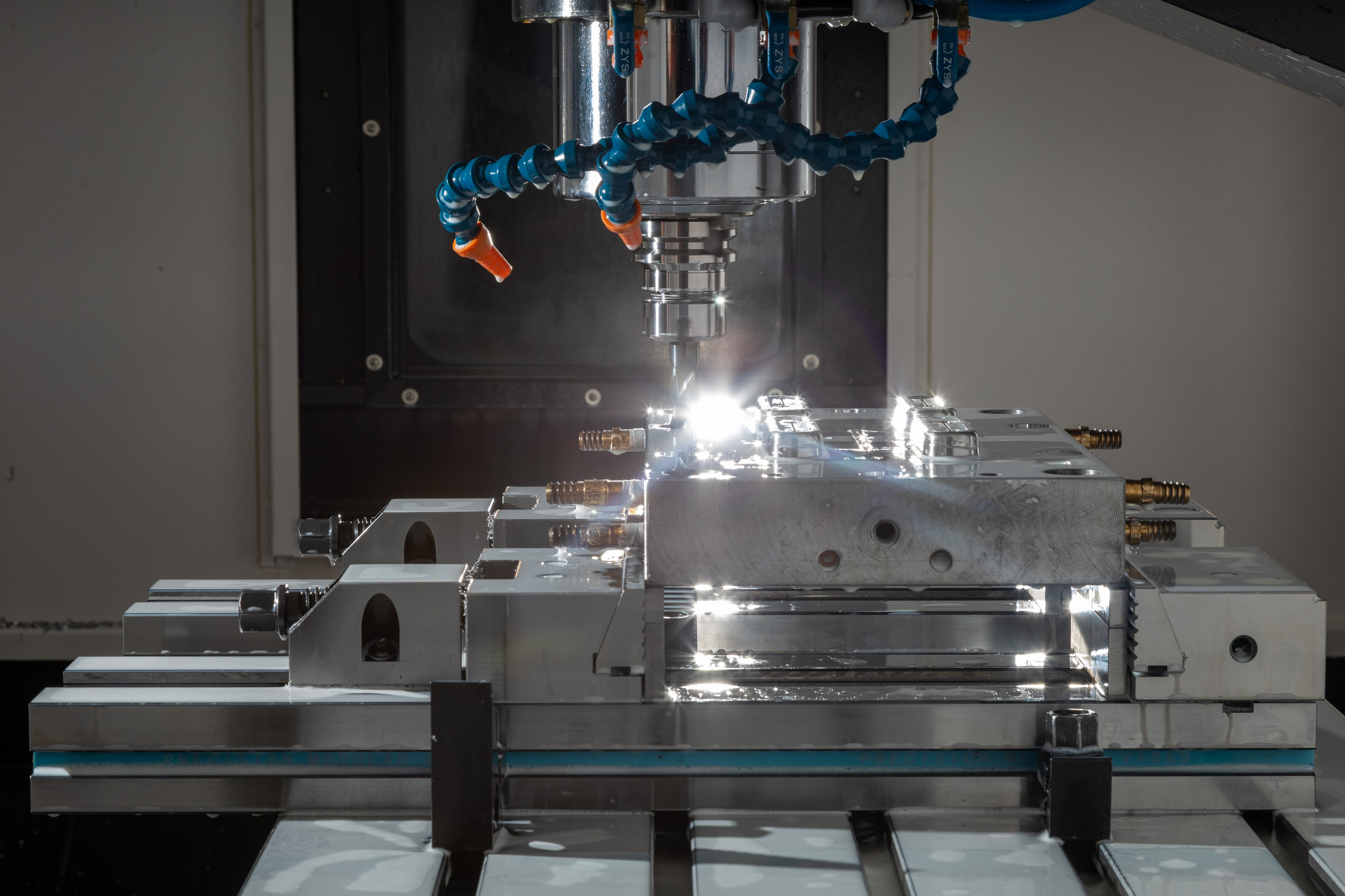 Съемка на заводе по производству прессформ. Сергей Шестов фотограф из Нижнего Новгорода