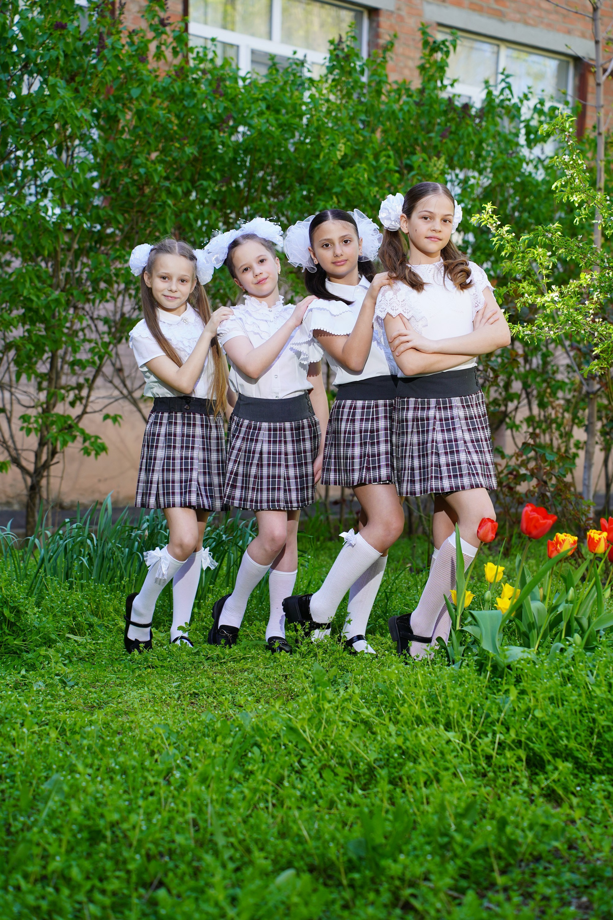 Фото с другом. MEMENTO.Выпускные альбомы, школьные, юбилейные и другие книги. Ростов-на-Дону