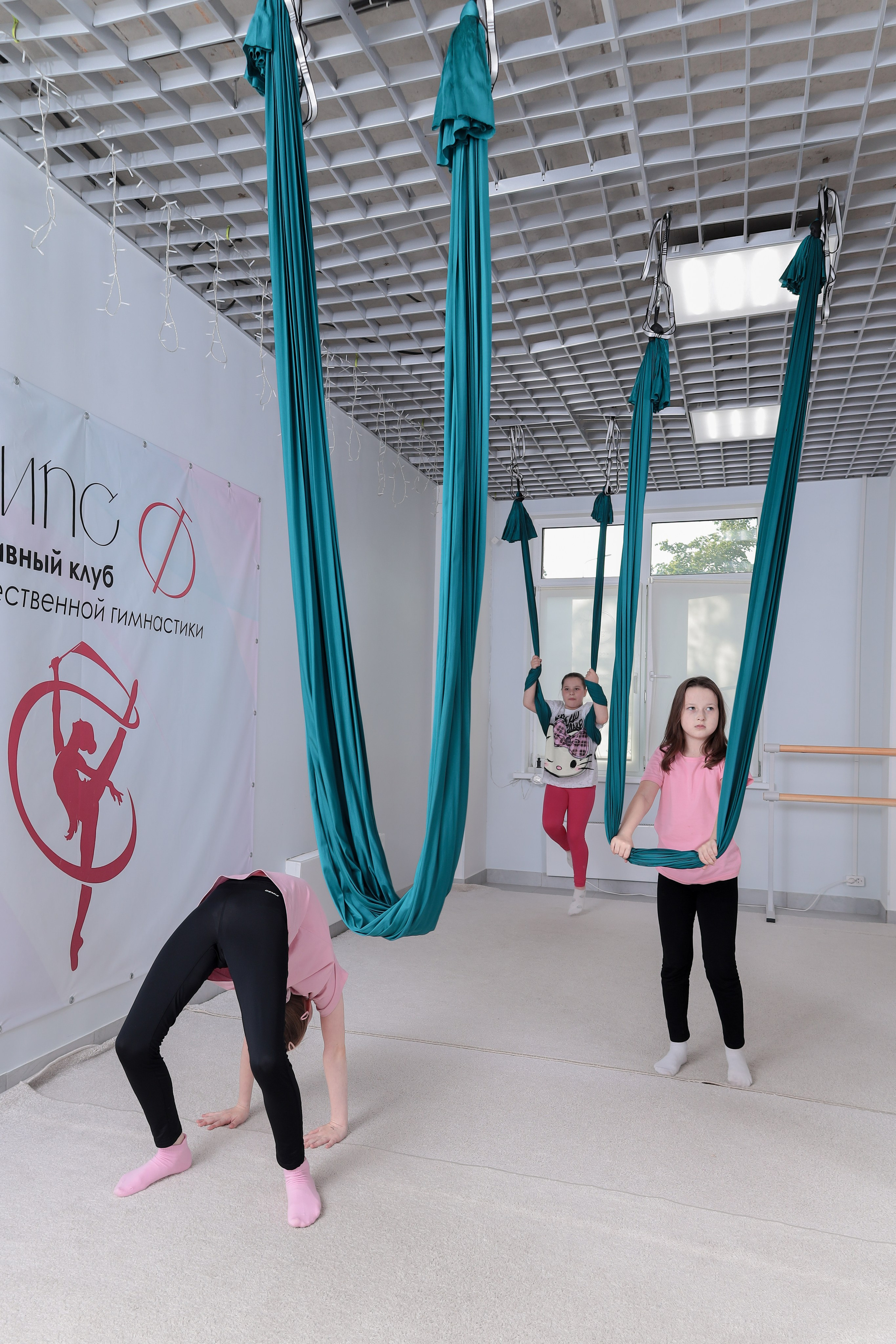 Детская аэройога. Фотограф Надршина Лилия