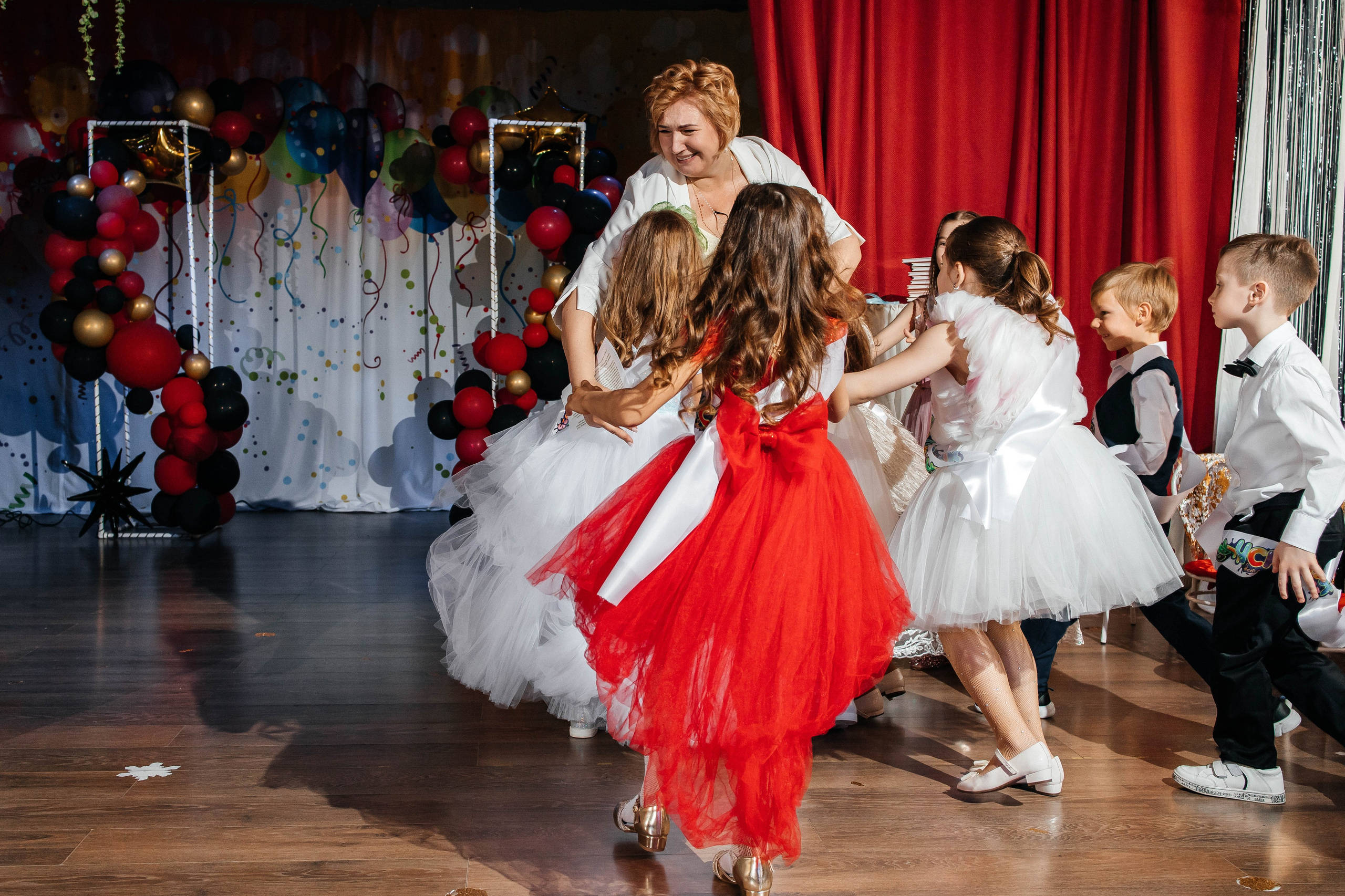 Выпускной в ЛИМПИК. Фотограф в Санкт-Петербурге Виктория Безверхая