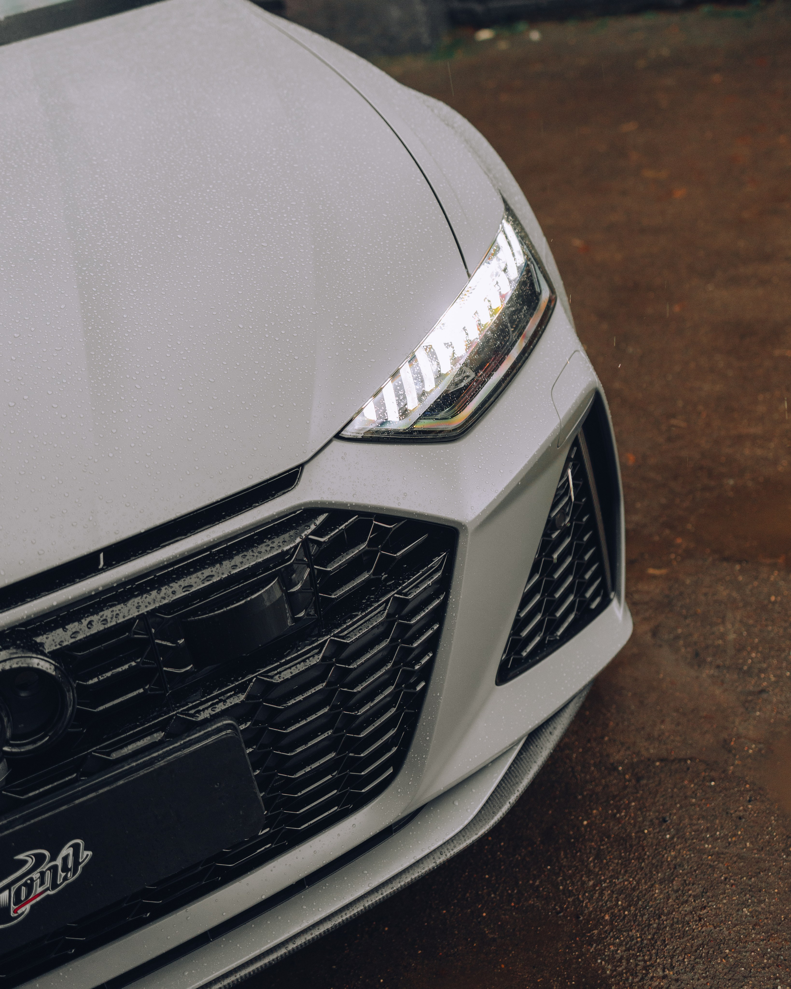 Audi RS6 снятие старой шумоизоляции и нанесение новой. DeLorein