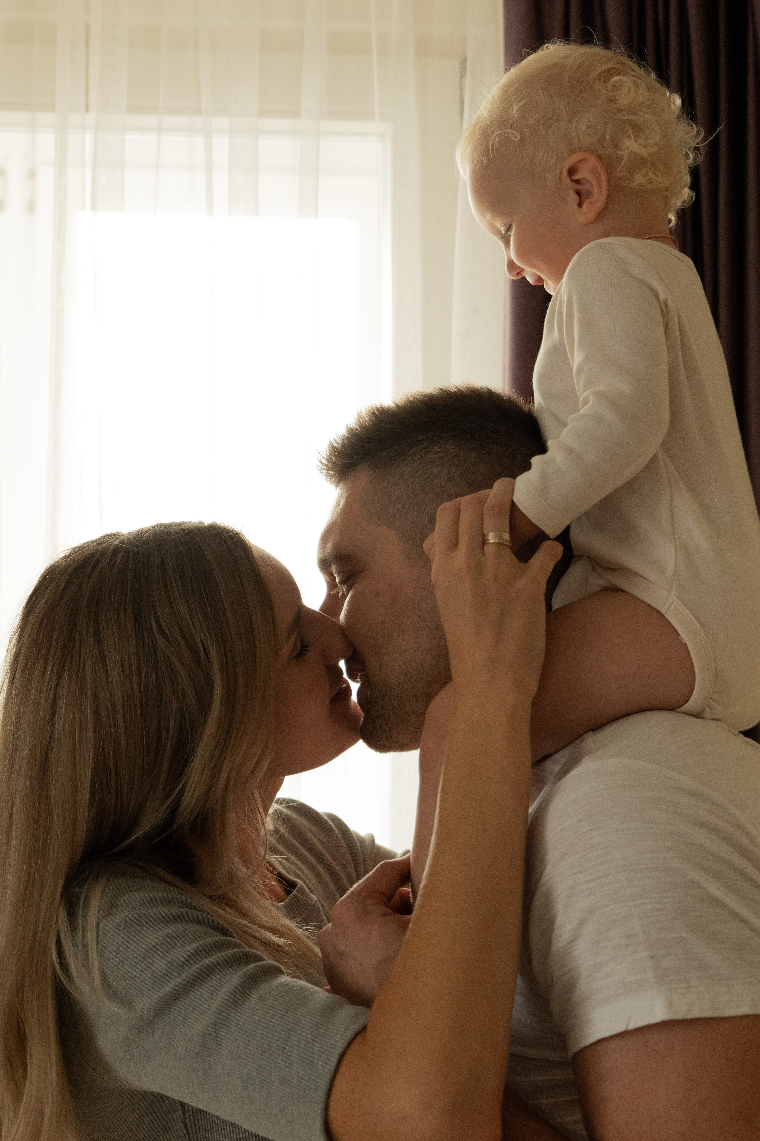 Семейная фотосессия дома. Фотограф видеограф Ольга Василевская