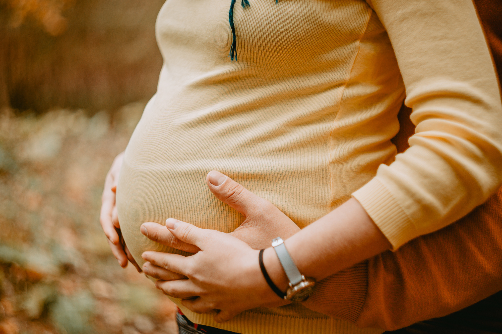 Съемка беременности осенью на улице