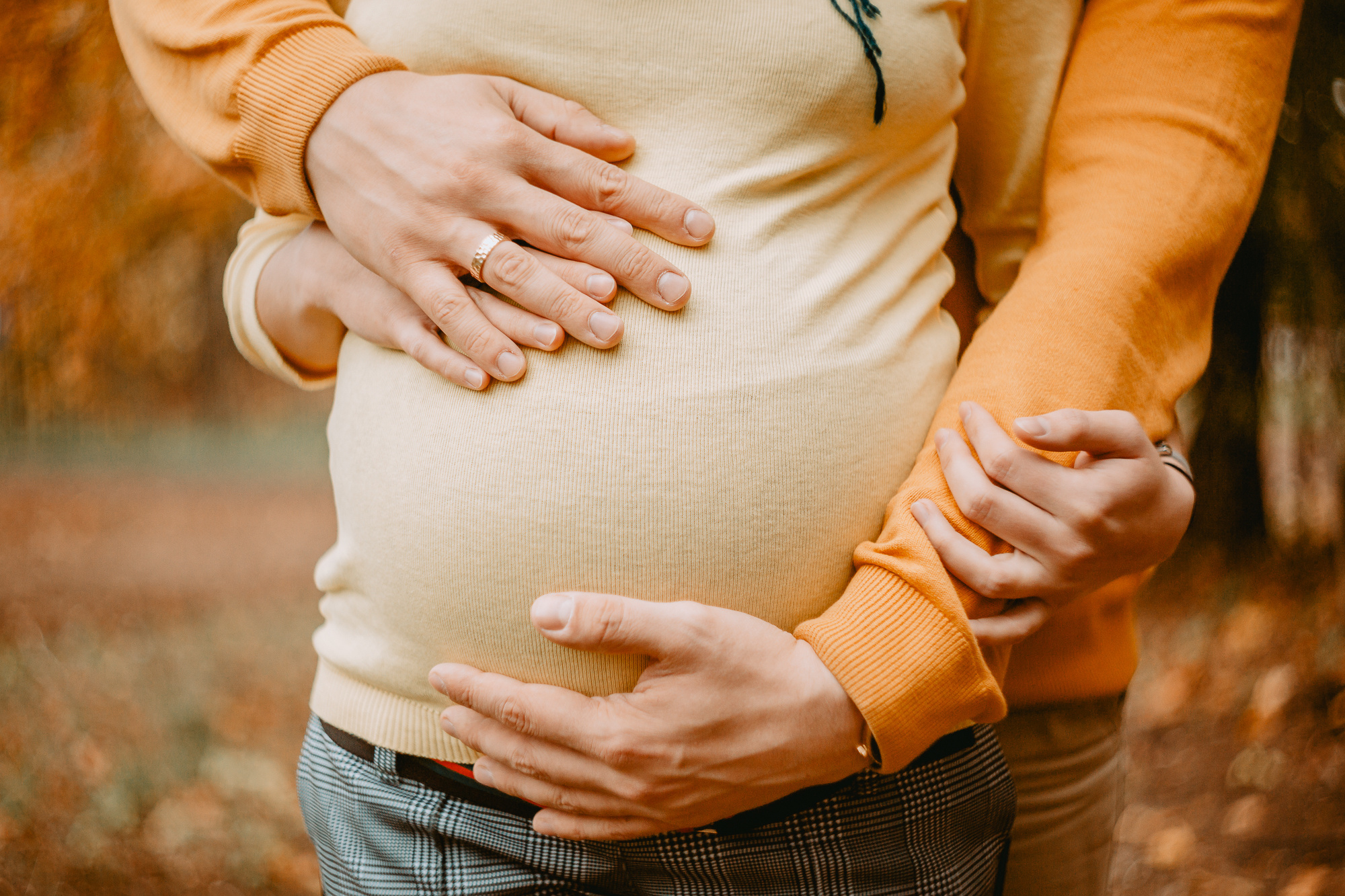 Съемка беременности осенью на улице