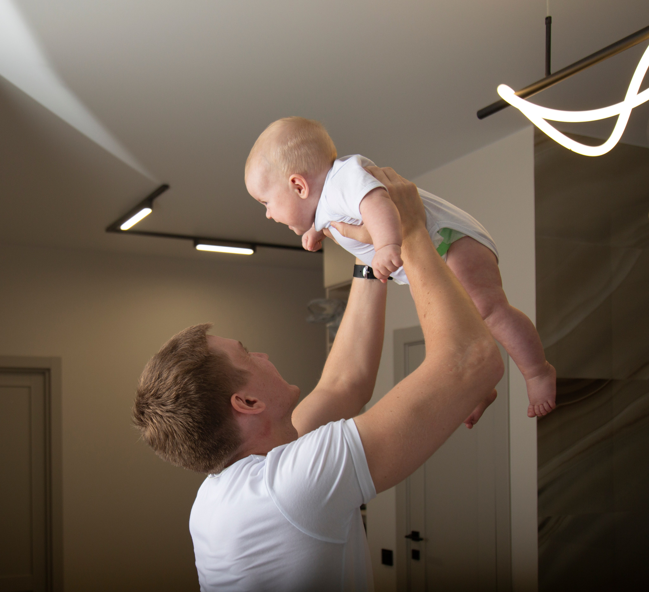 Семейная фотосессия с детьми в Москве дома. Фотосессия в студии в Москве от профессионального фотографа услуги по доступным ценам
