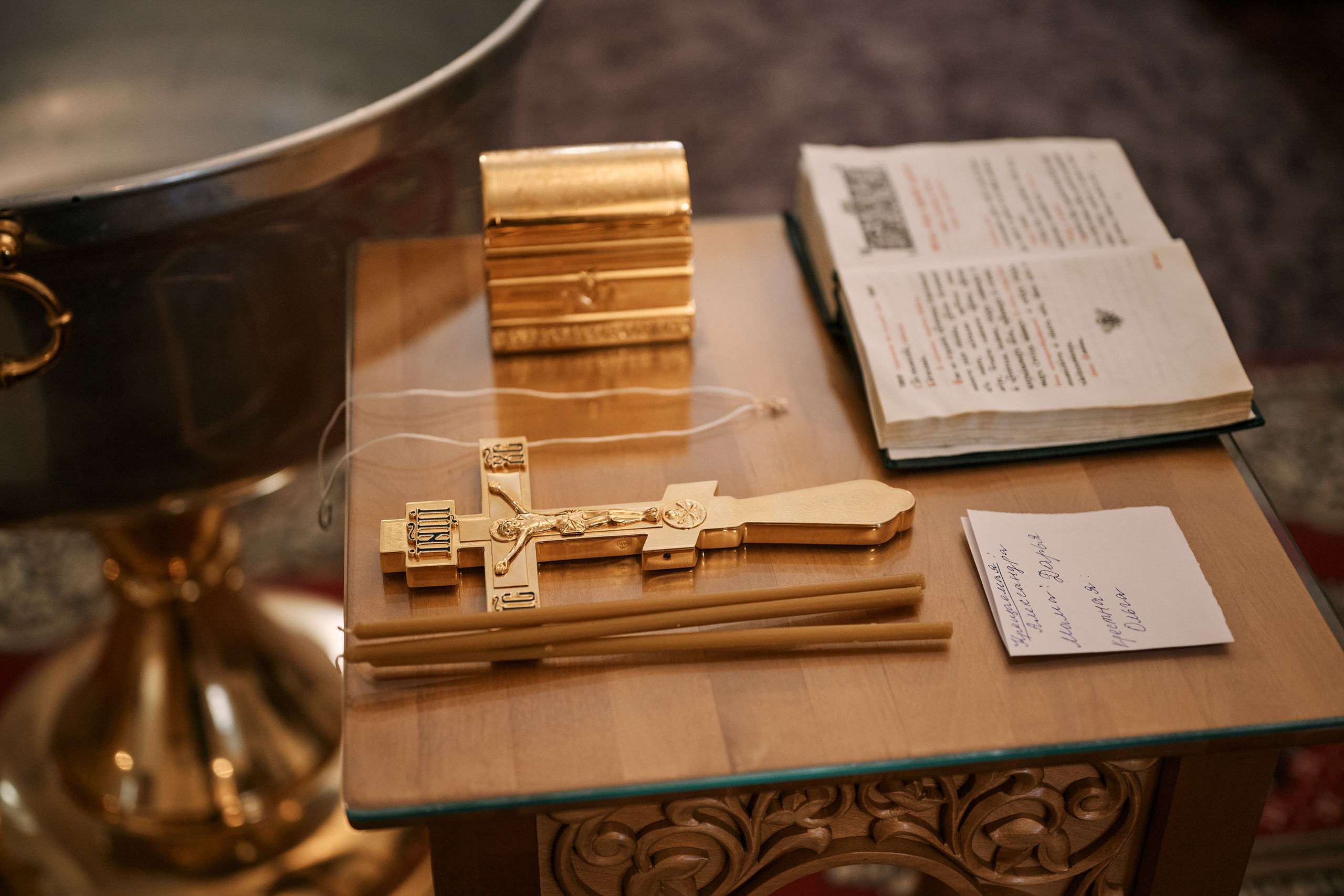 Крещение в храме Преполовения Пятидесятницы во Пскове. Свадебный фотограф Надежда Максимова