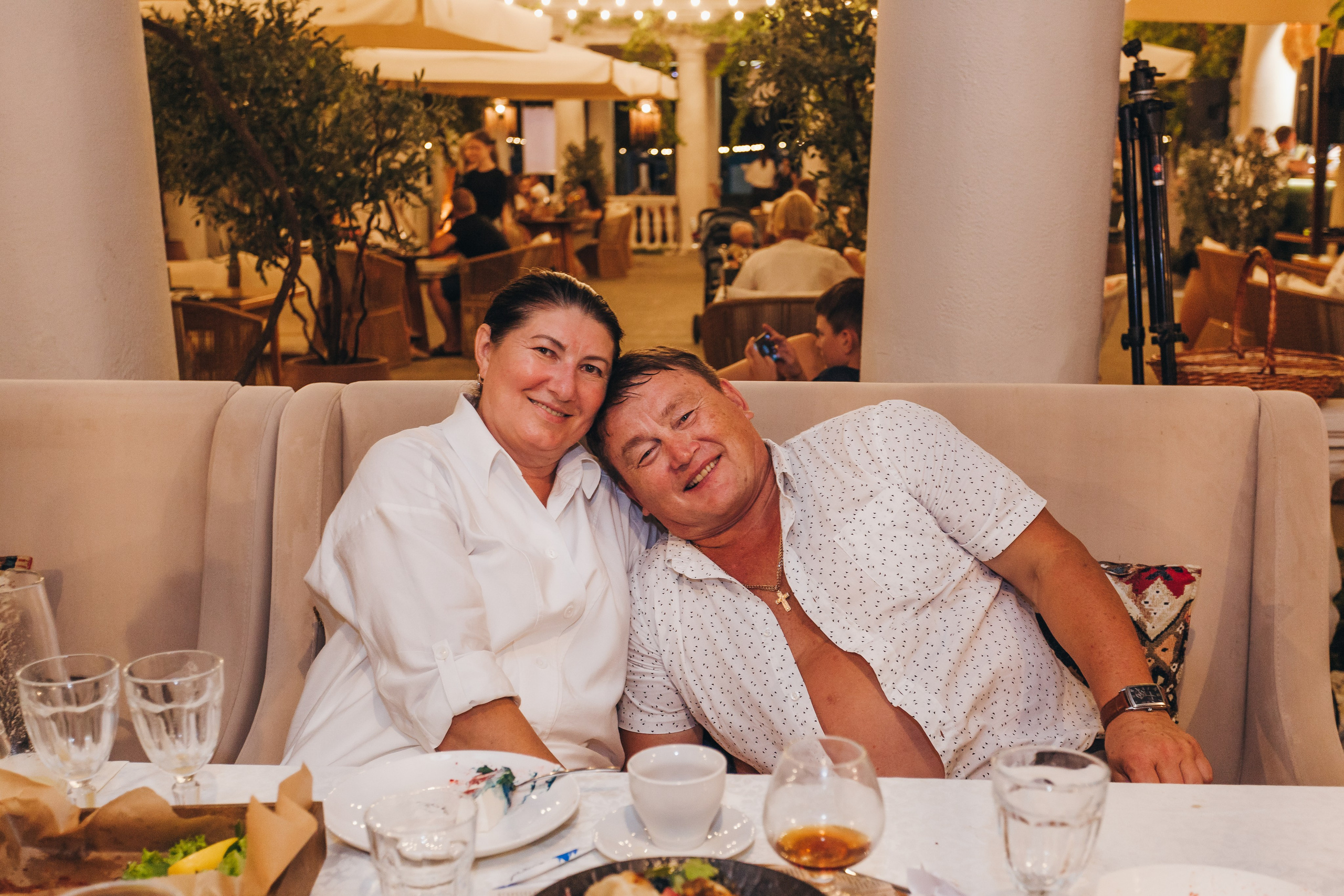 День рождение в уютном ресторане. Фотограф Денис Денисов